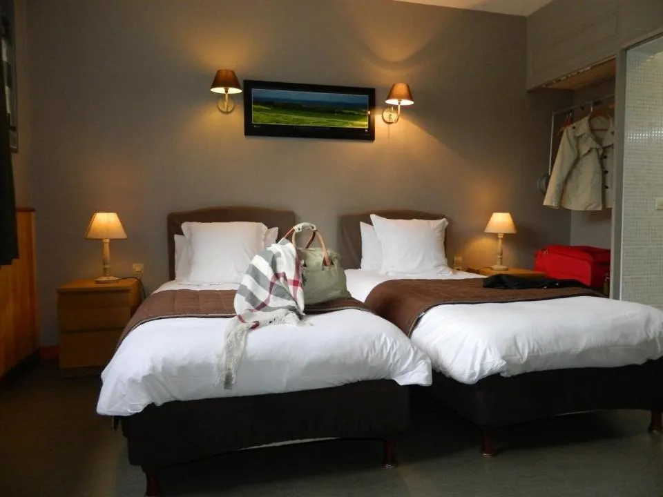 Photo of the whole room, Bed in LOGIS - Auberge Du Colombier