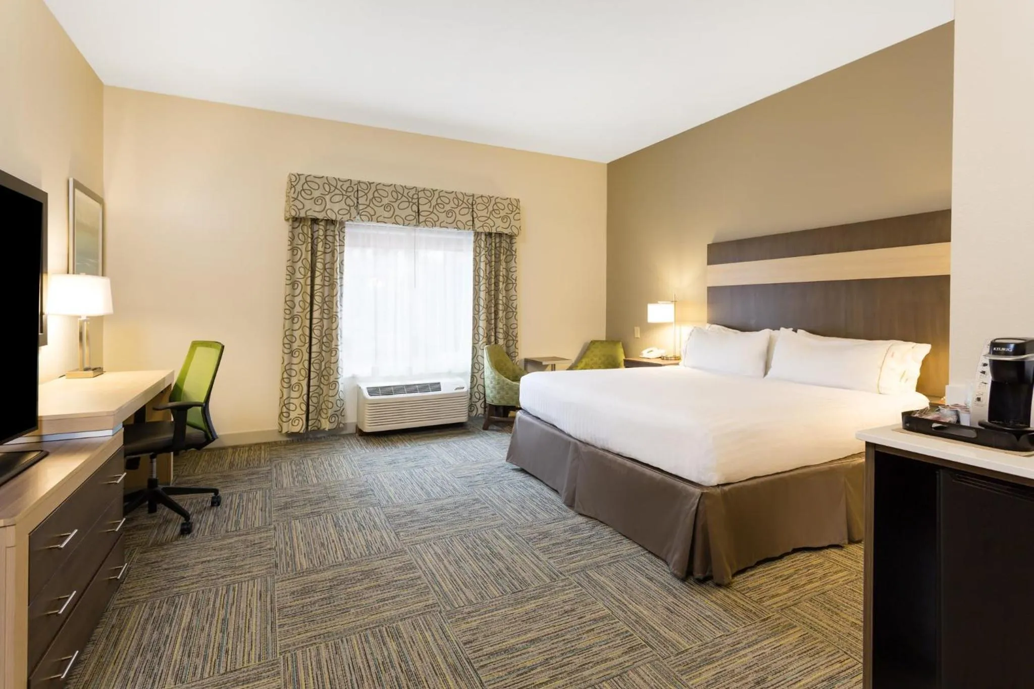 Photo of the whole room, Bed in Holiday Inn Express Princeton/I-77 by IHG