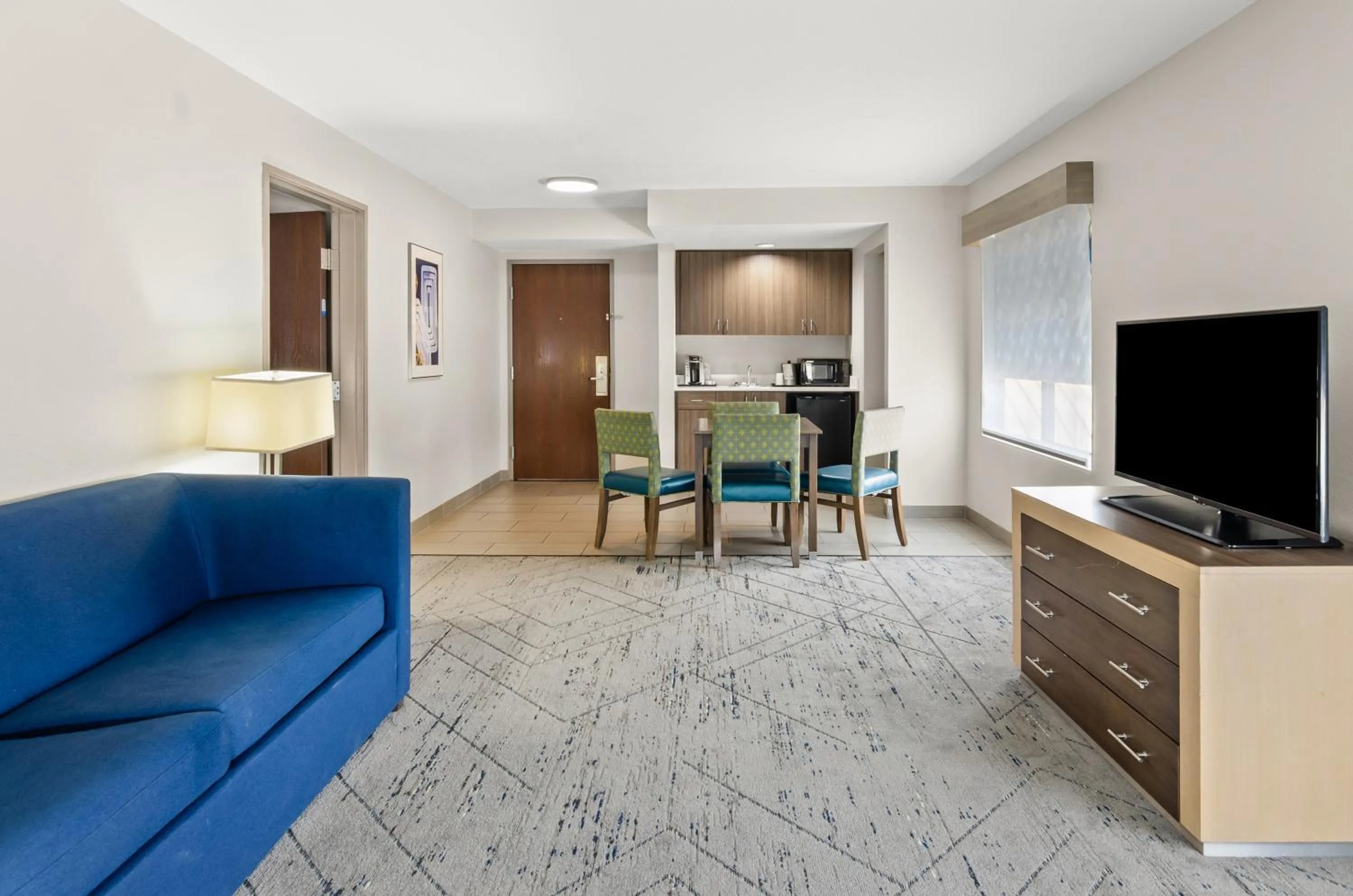 Seating area in Holiday Inn Express Princeton/I-77 by IHG