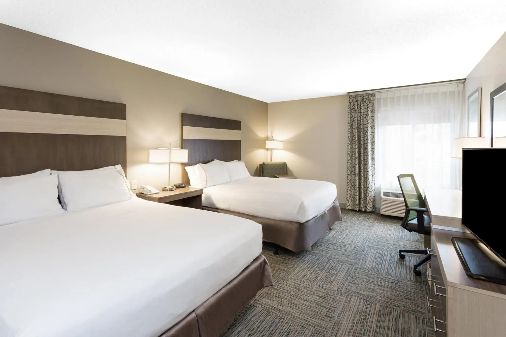 Photo of the whole room, Bed in Holiday Inn Express Princeton/I-77 by IHG