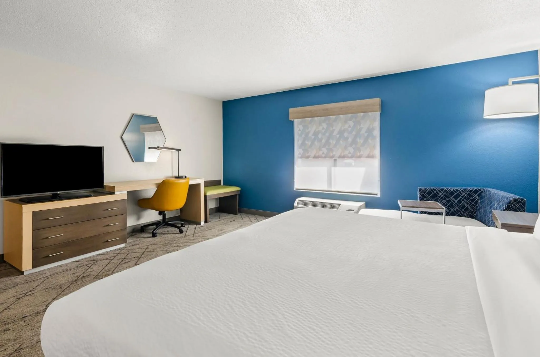Photo of the whole room, Bed in Holiday Inn Express Princeton/I-77 by IHG