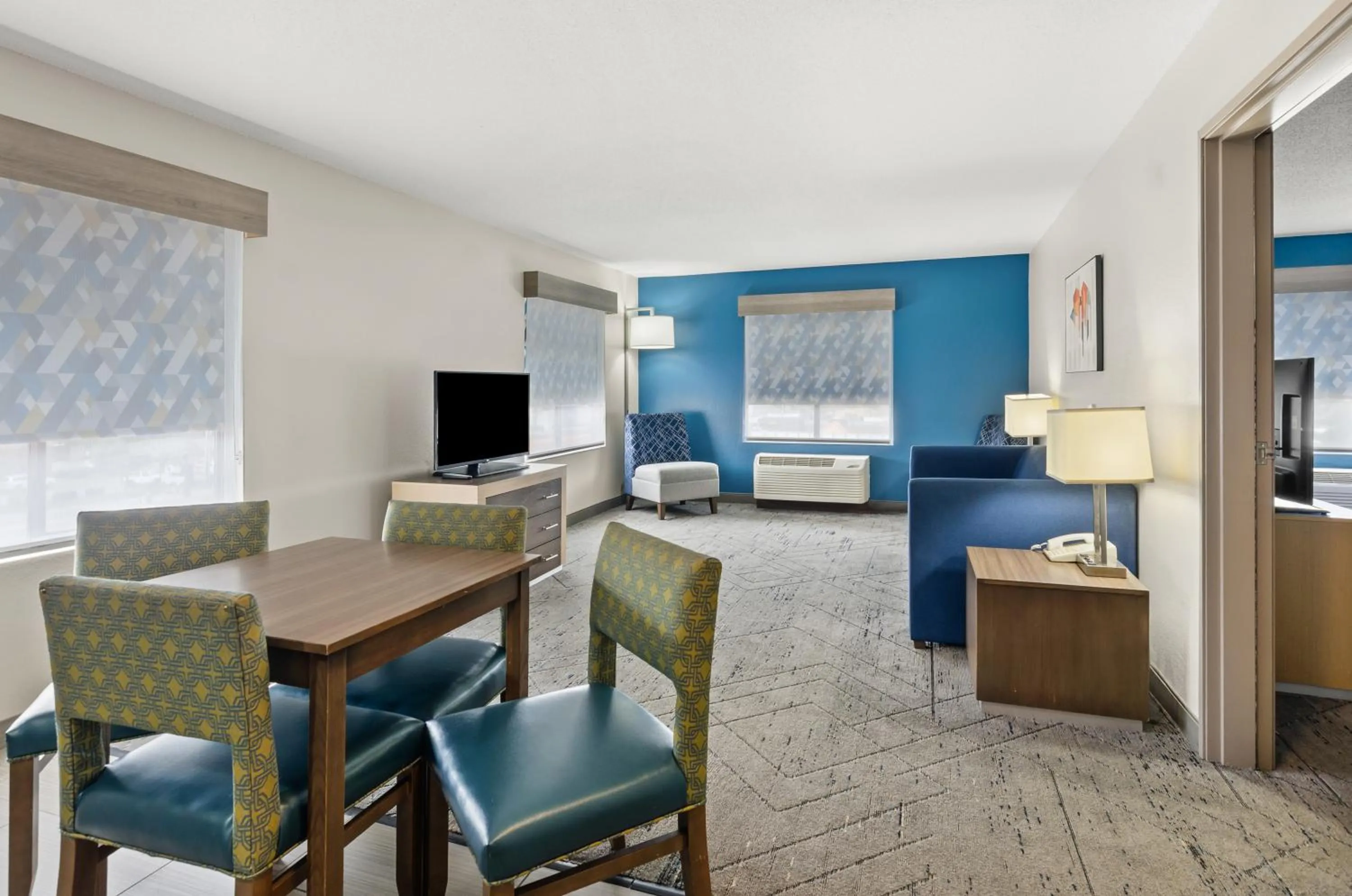 Seating area in Holiday Inn Express Princeton/I-77 by IHG