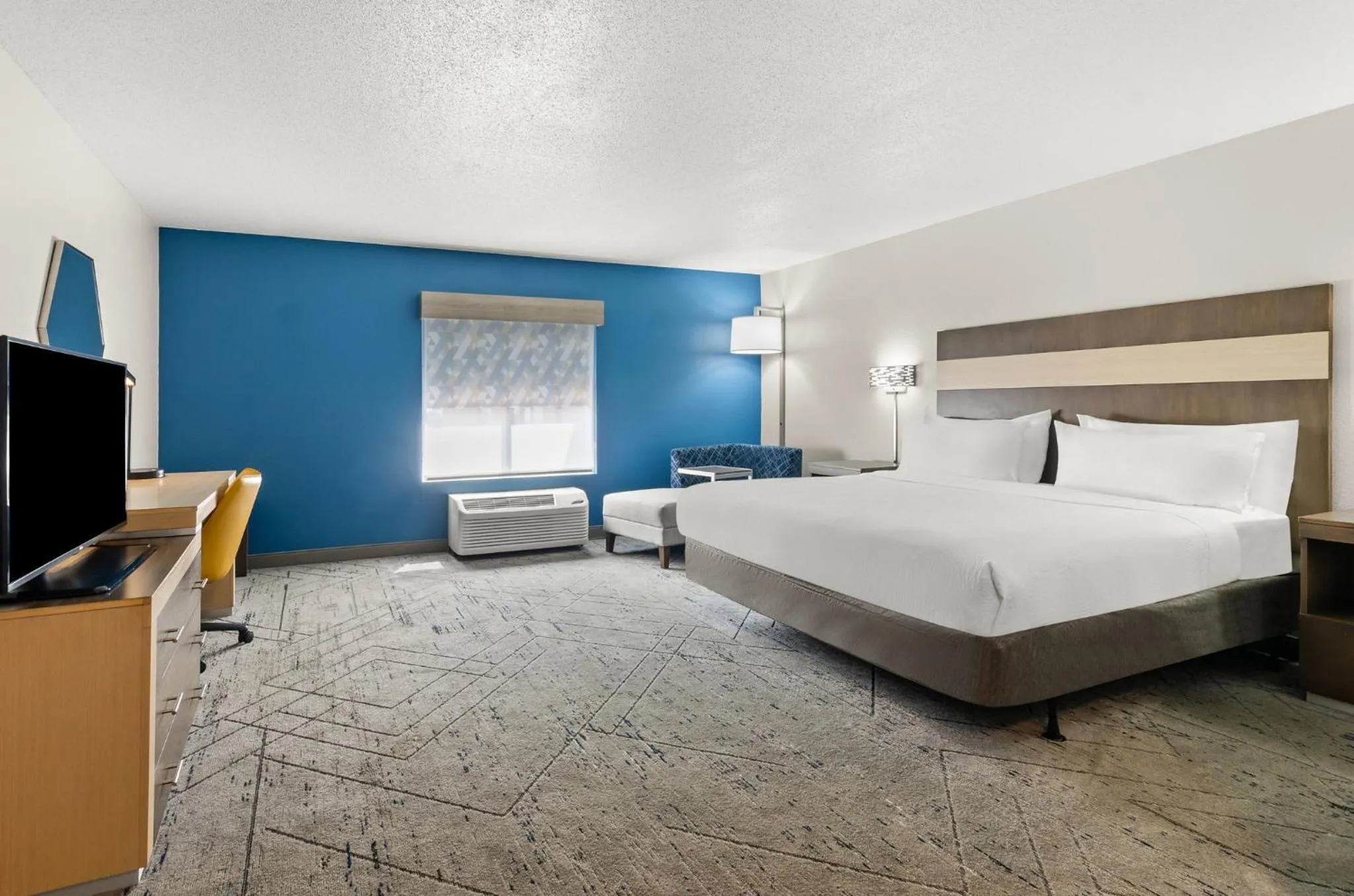 Photo of the whole room, Bed in Holiday Inn Express Princeton/I-77 by IHG