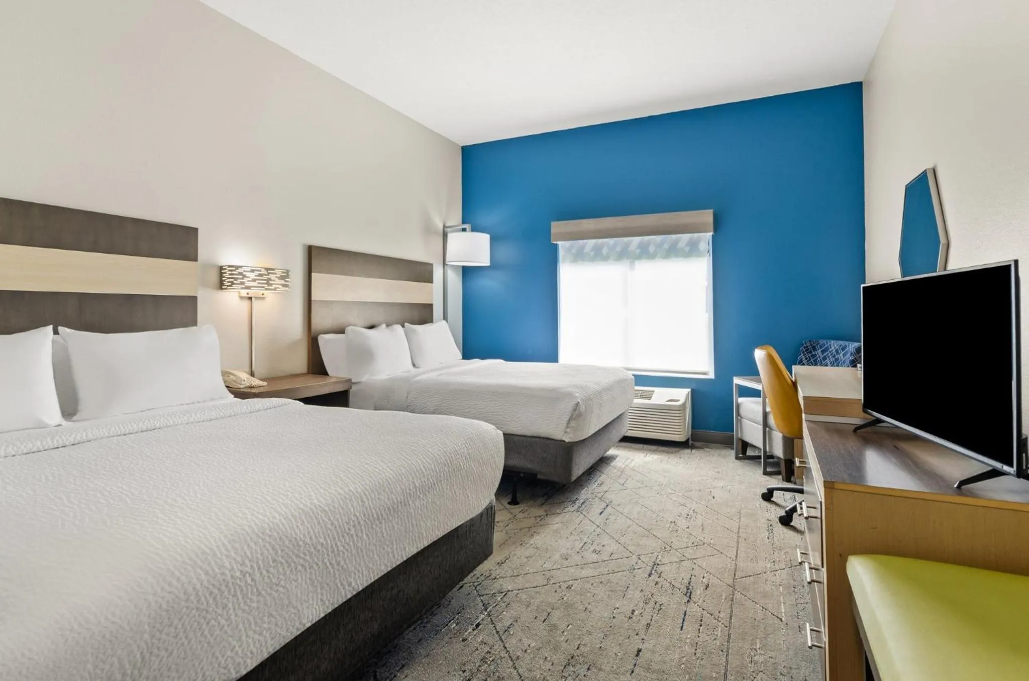 Photo of the whole room, Bed in Holiday Inn Express Princeton/I-77 by IHG