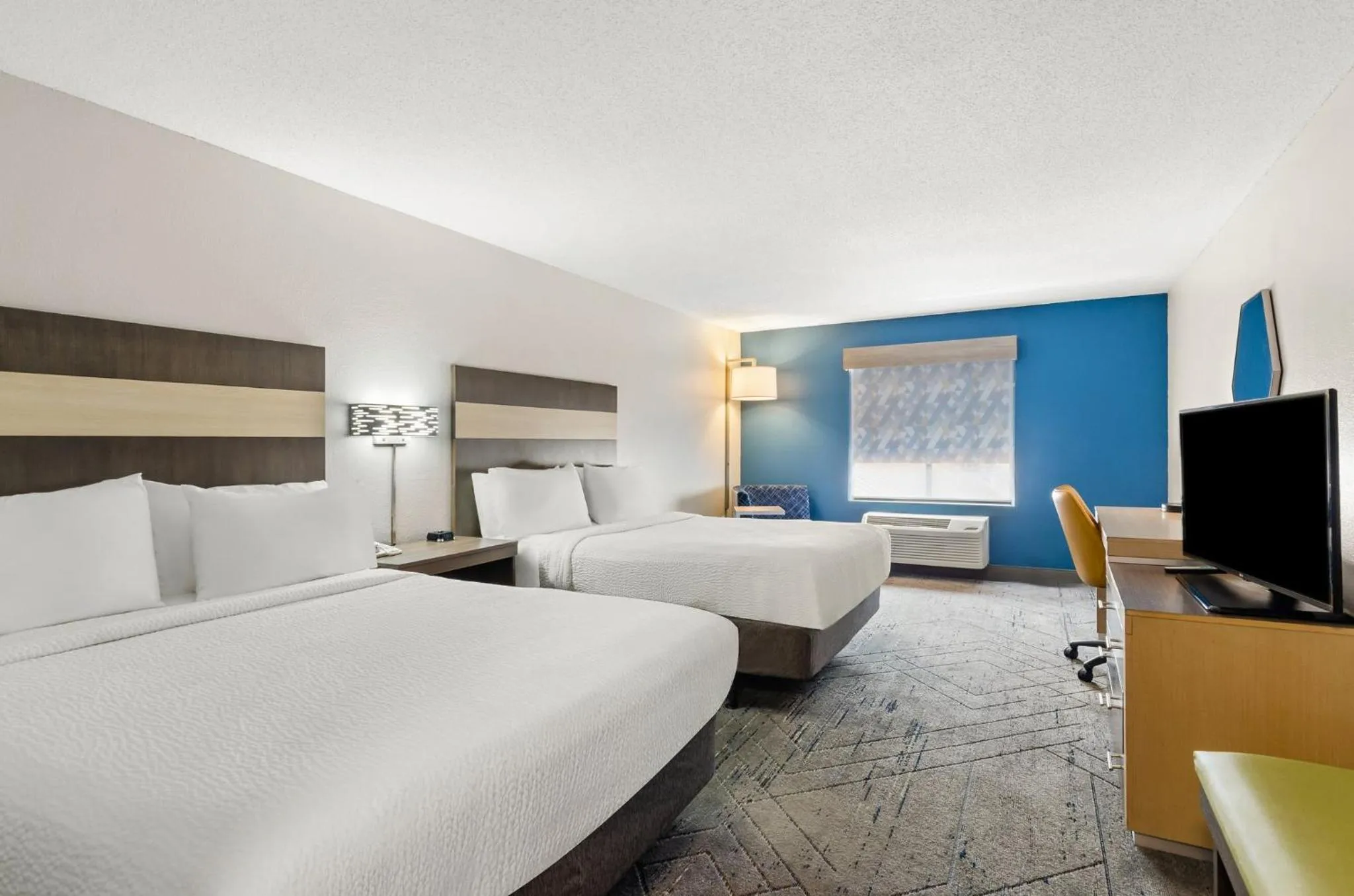 Photo of the whole room, Bed in Holiday Inn Express Princeton/I-77 by IHG