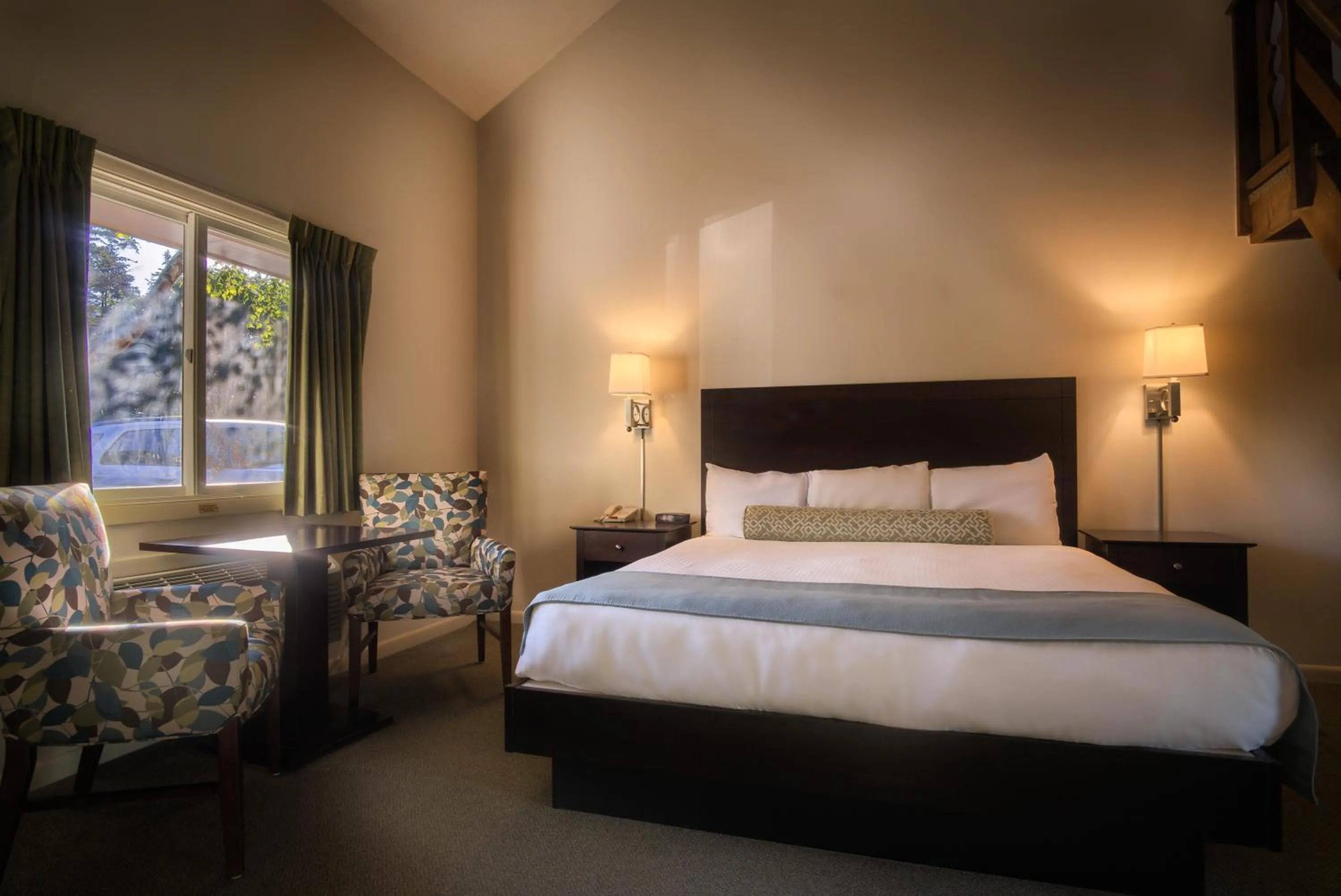 Bed in Sun & Ski Inn and Suites