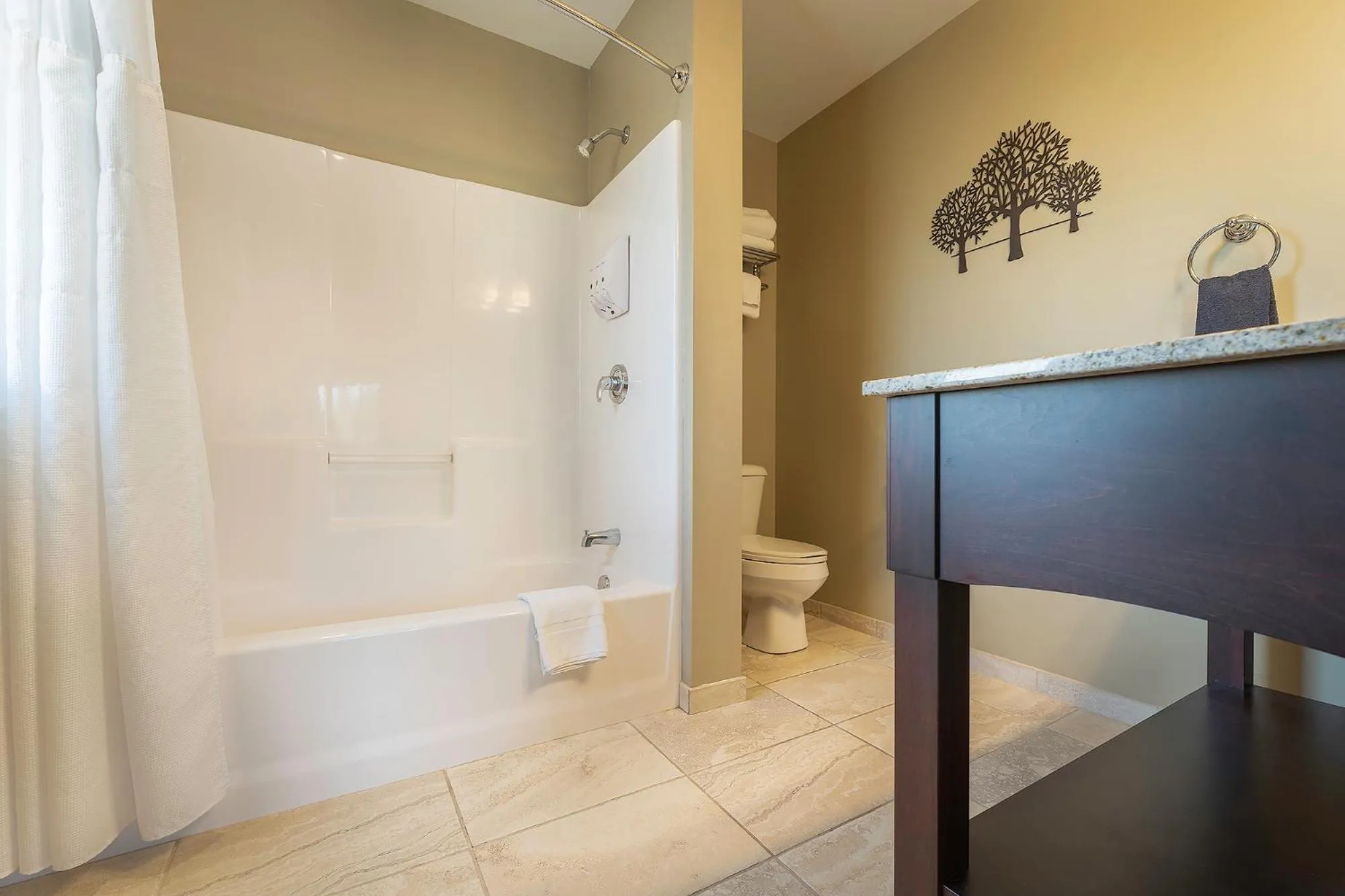 Shower in Sun & Ski Inn and Suites