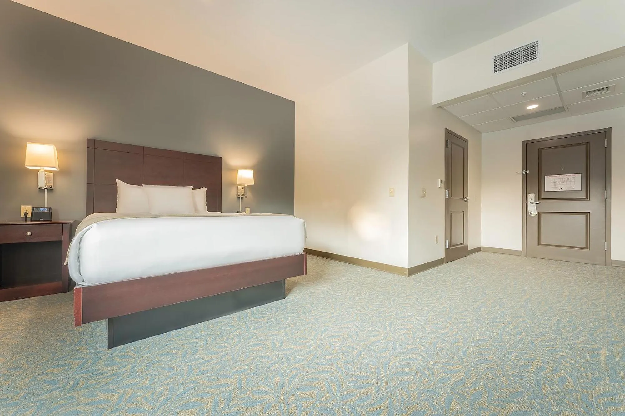 Bed in Sun & Ski Inn and Suites