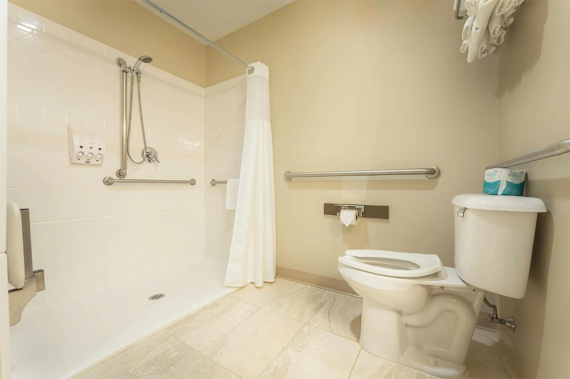 Shower in Sun & Ski Inn and Suites