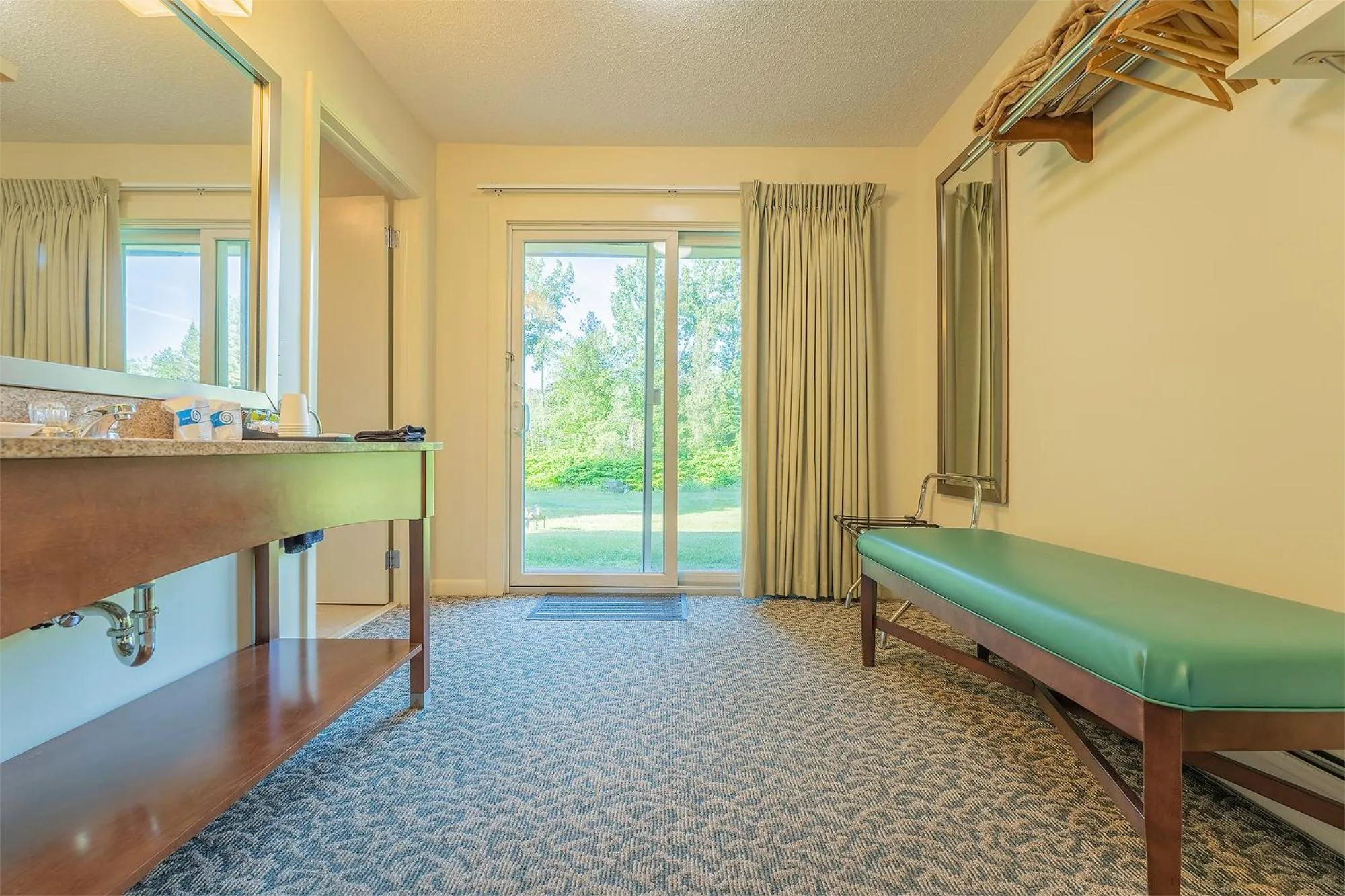 Patio, Bed in Sun & Ski Inn and Suites