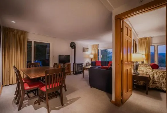 Dining area in Sun & Ski Inn and Suites