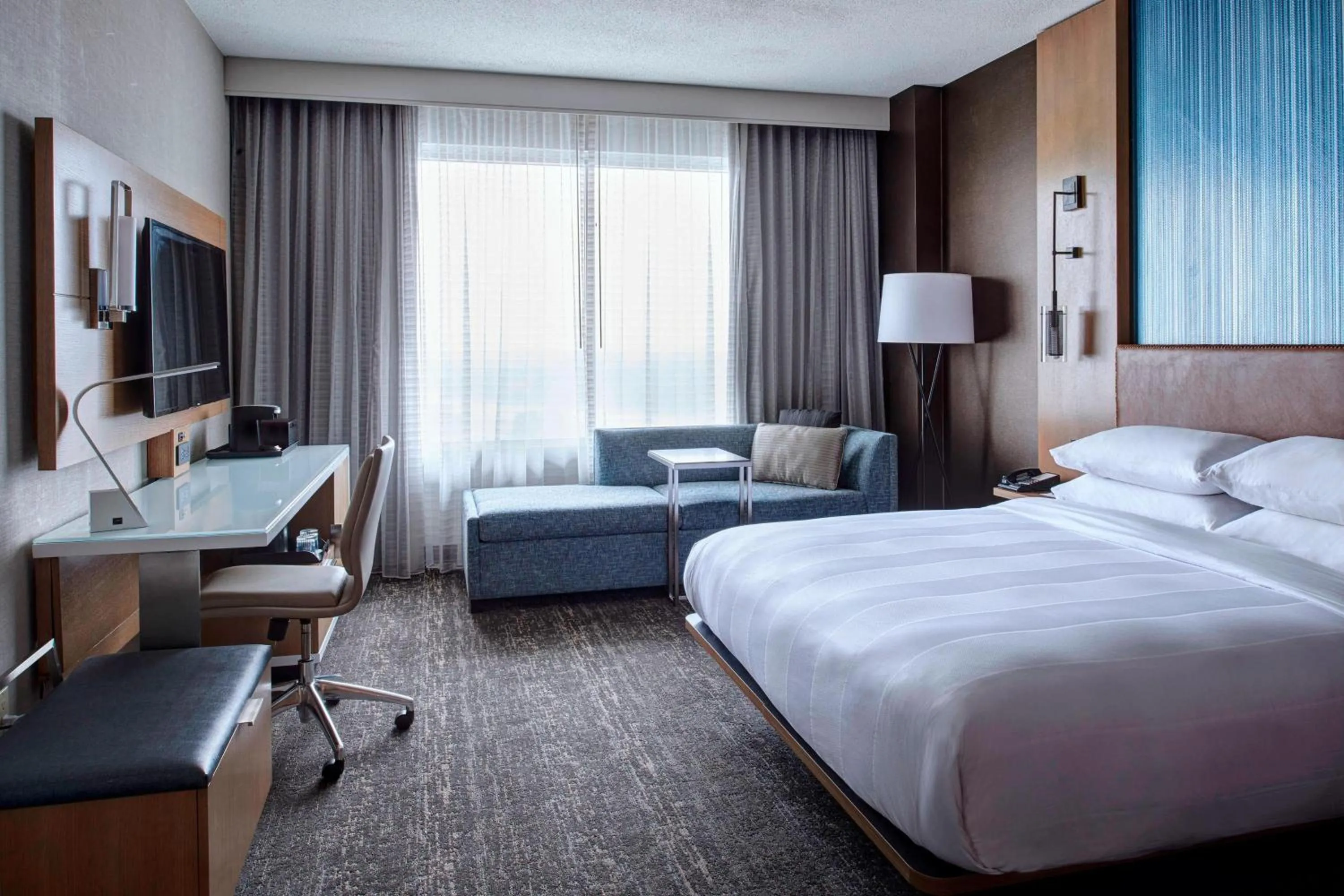 Photo of the whole room, Bed in Auburn Hills Marriott Pontiac