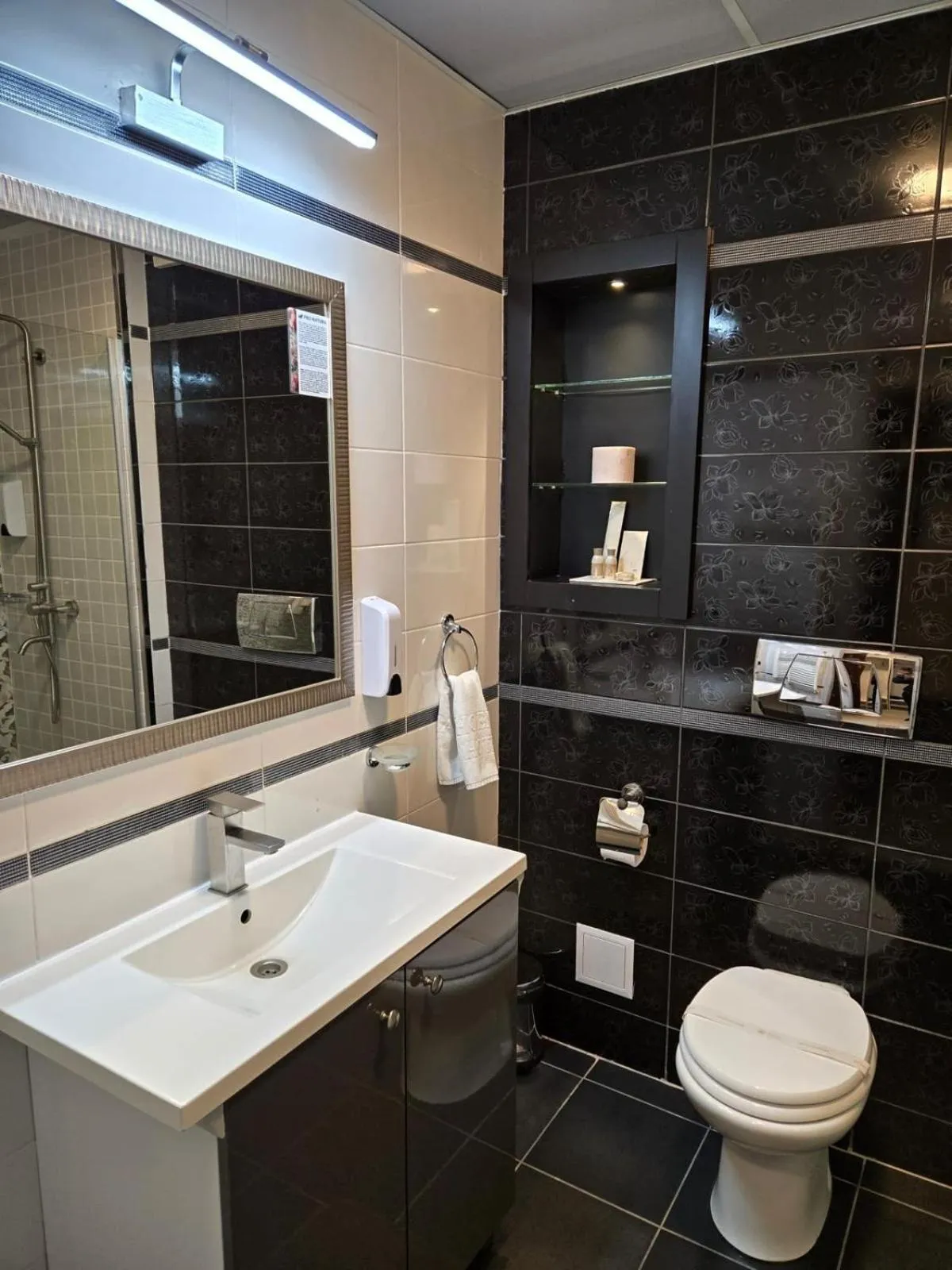 Bathroom in Phoenicia Express Hotel