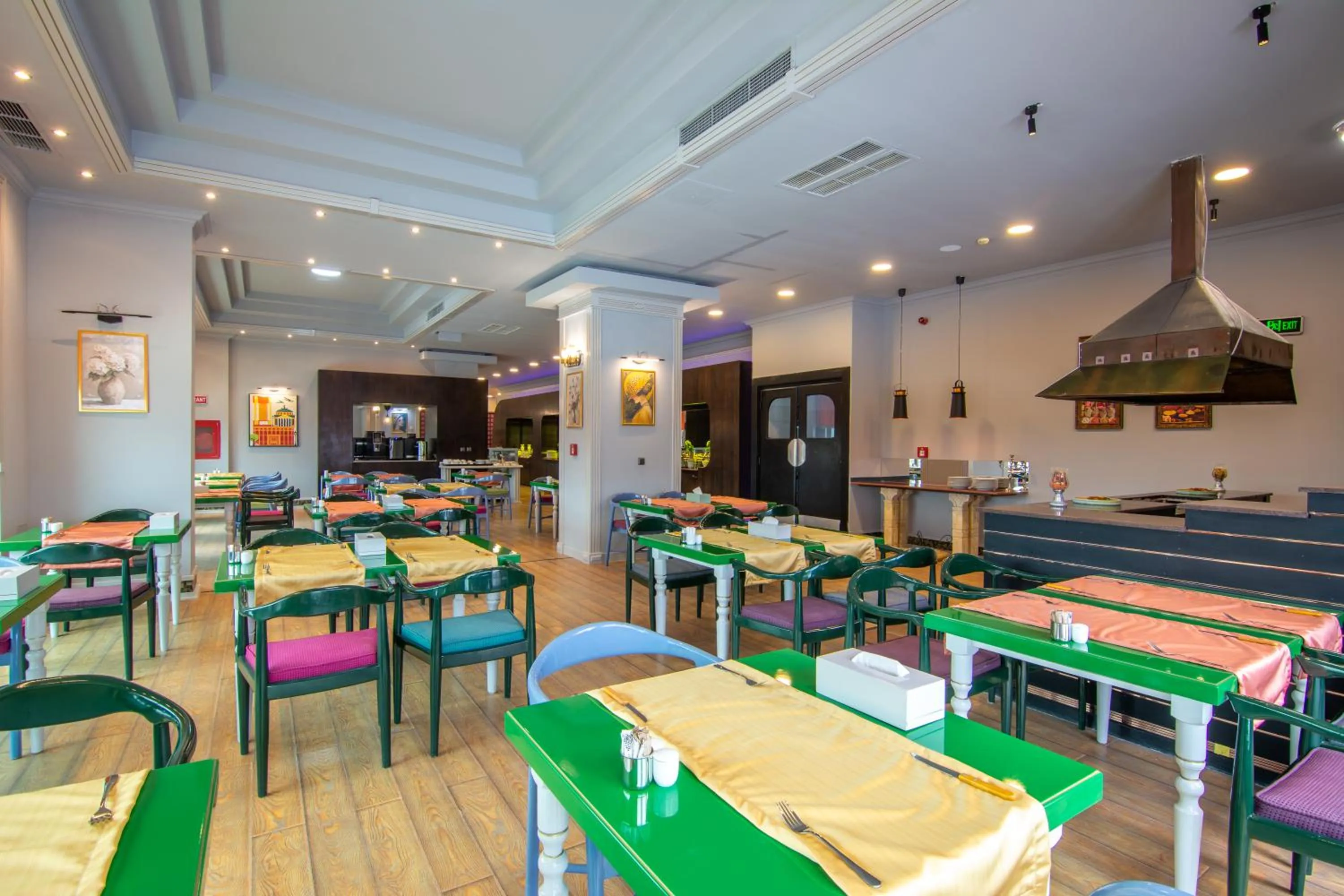 Restaurant/places to eat in Phoenicia Express Hotel