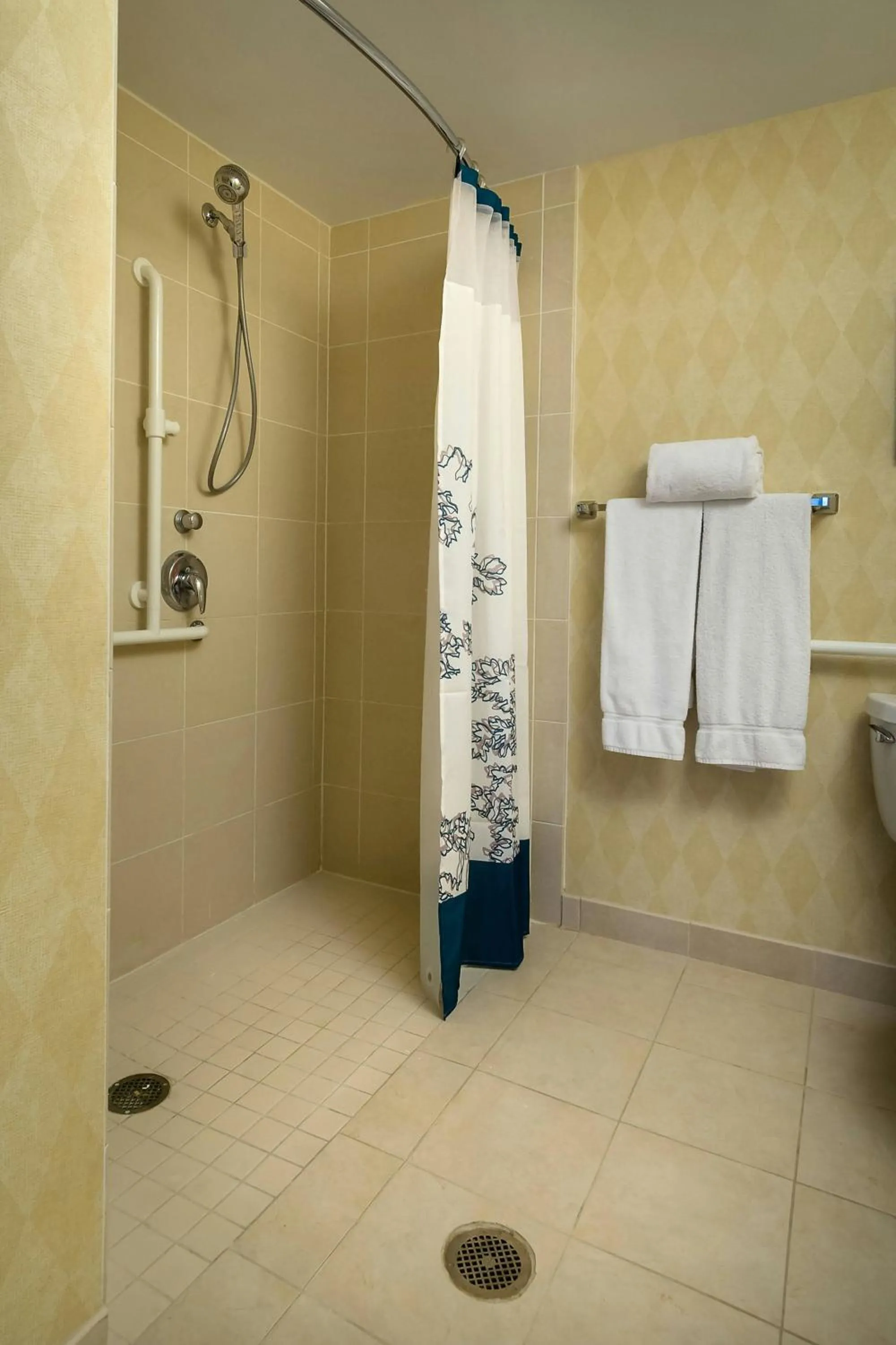 Bathroom in Residence Inn by Marriott Madison West/Middleton