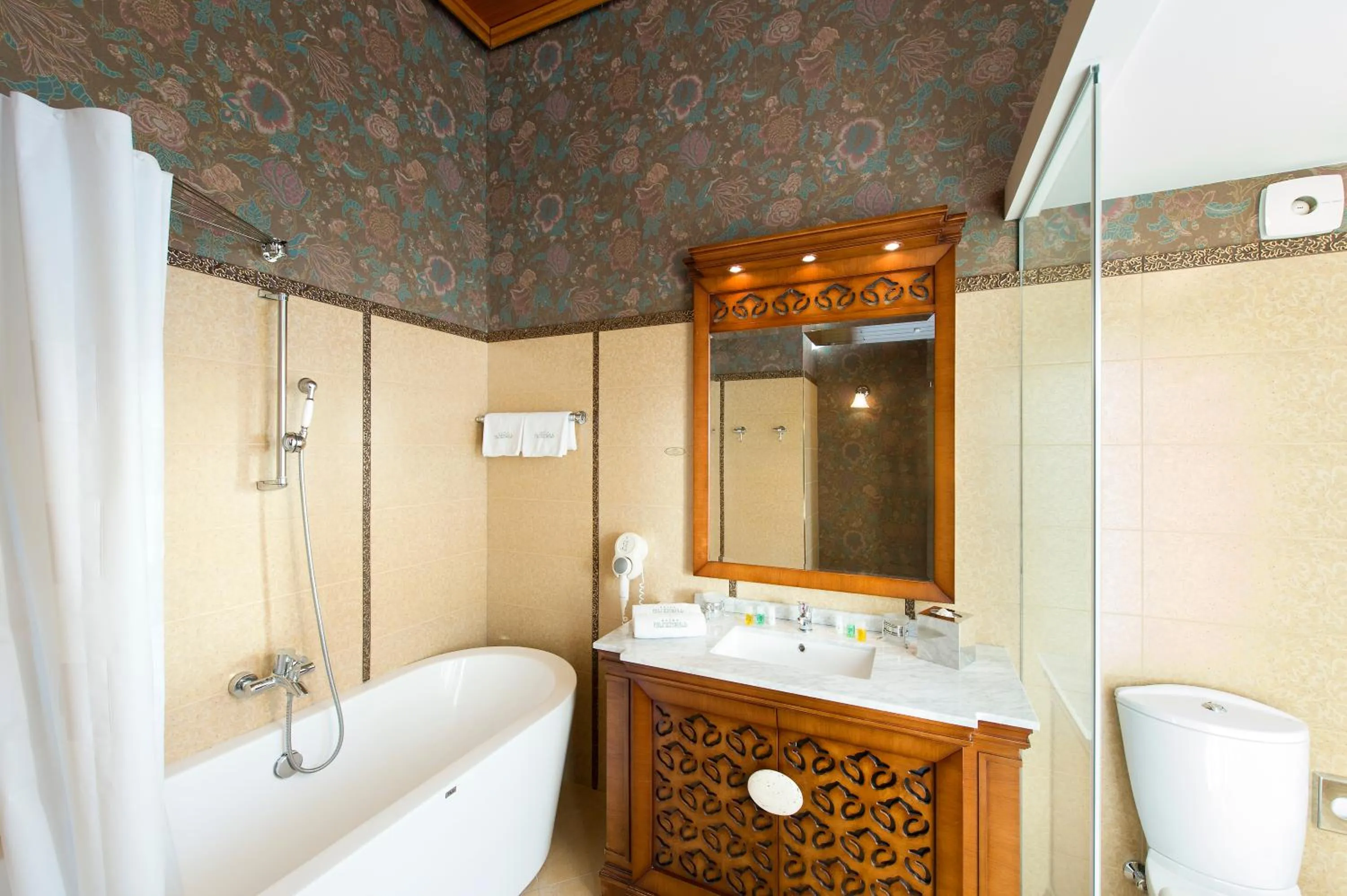 Bathroom in Das Palmenwald Schwarzwaldhof, BW Signature Collection