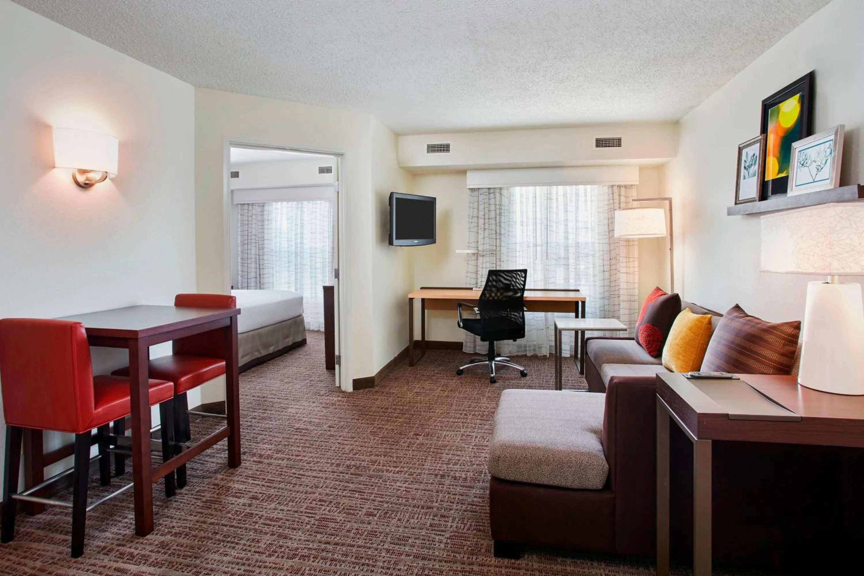 Living room in Residence Inn Detroit / Auburn Hills