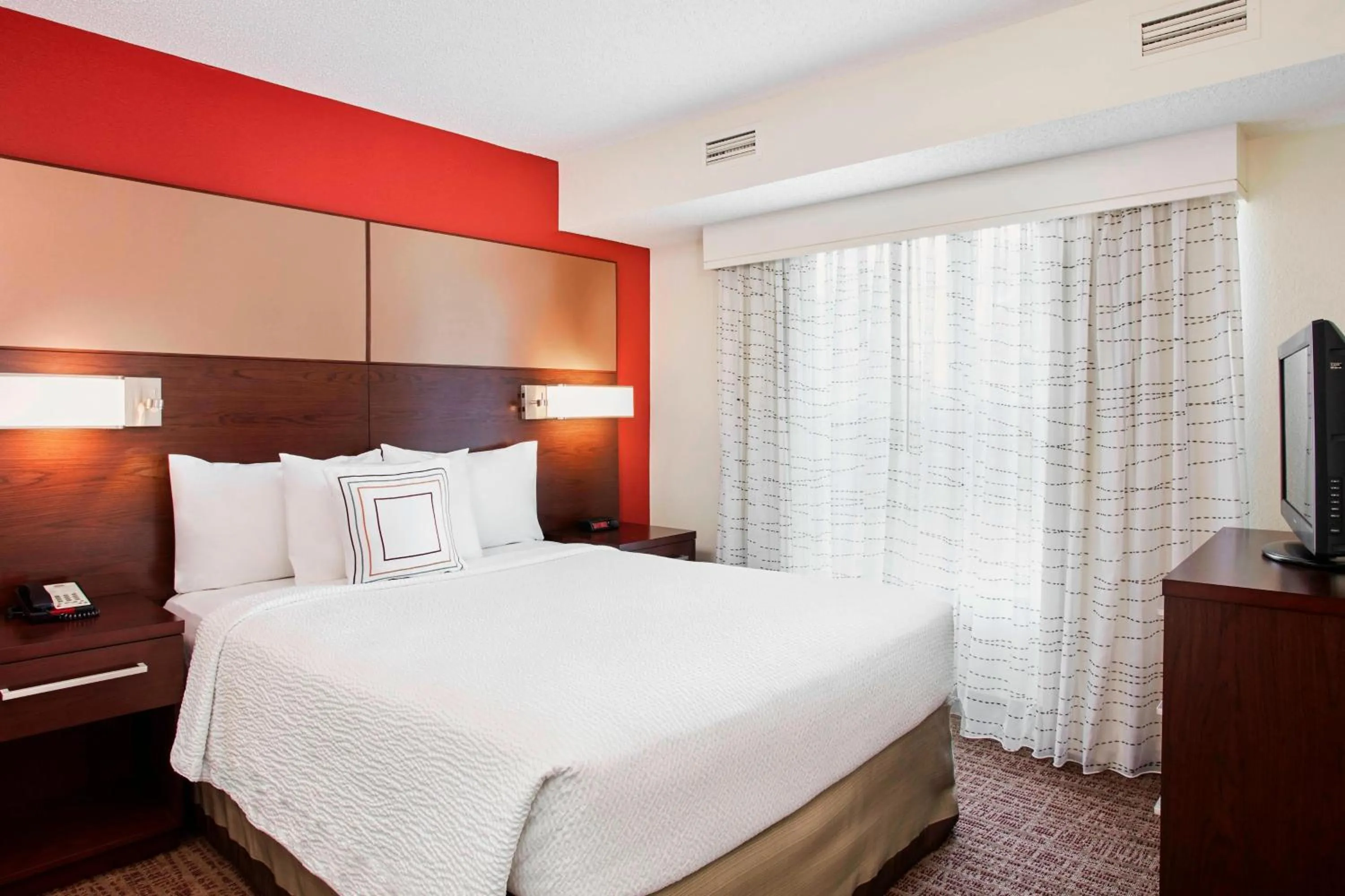 Bedroom, Bed in Residence Inn Detroit / Auburn Hills