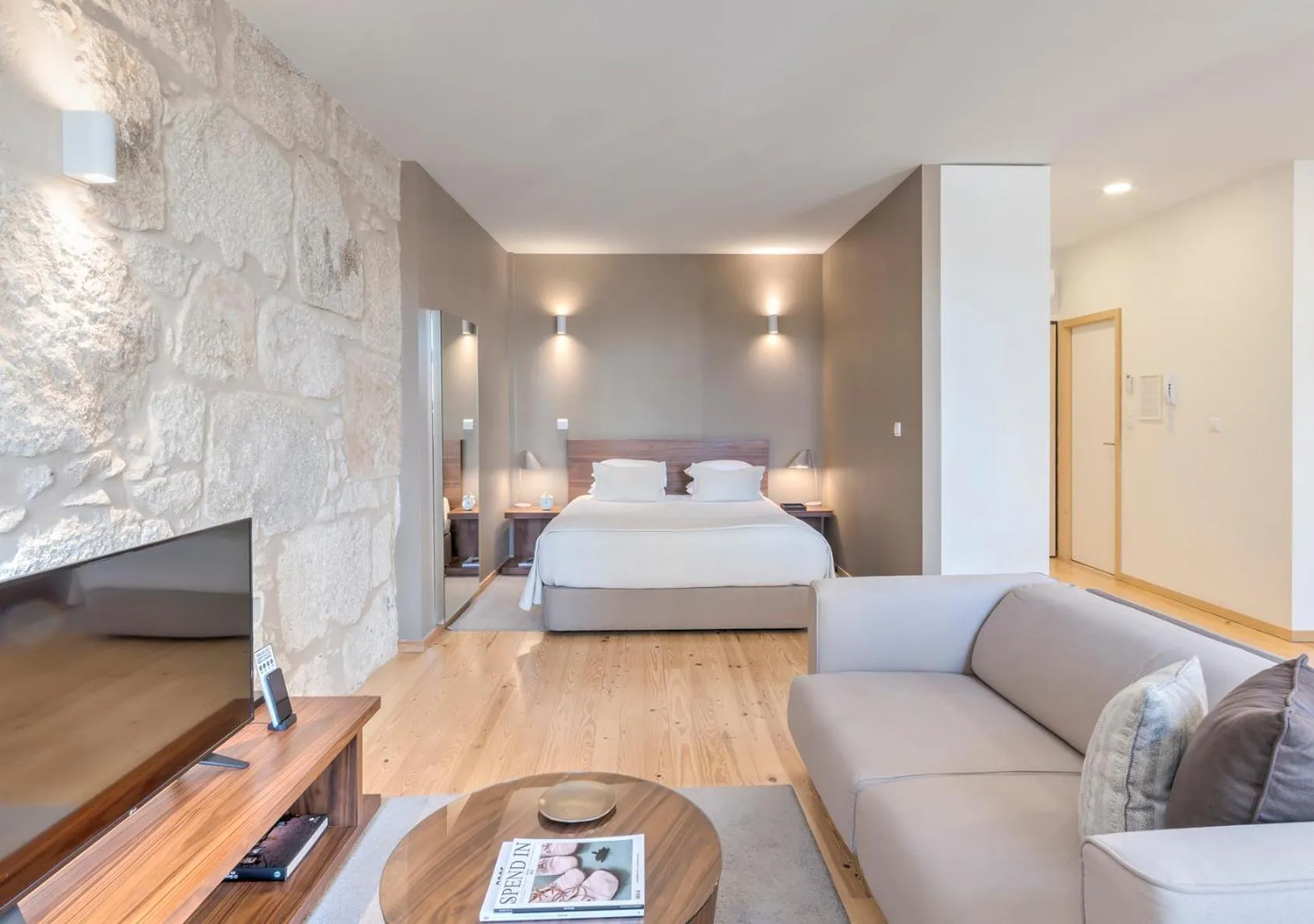 Bedroom, Bed in Oporto Street Sá de Noronha