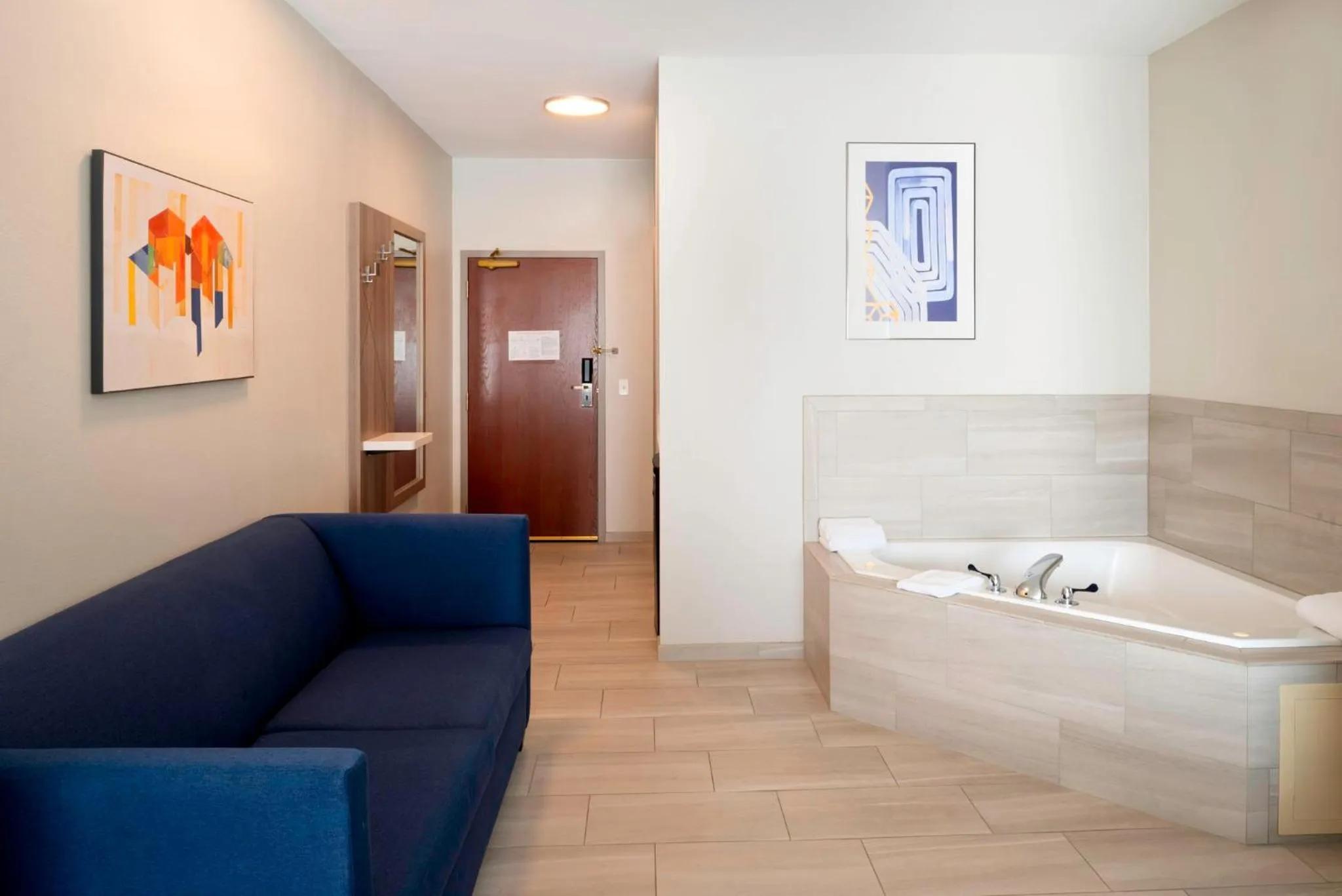 Photo of the whole room in Holiday Inn Express Hotel & Suites Fort Atkinson by IHG