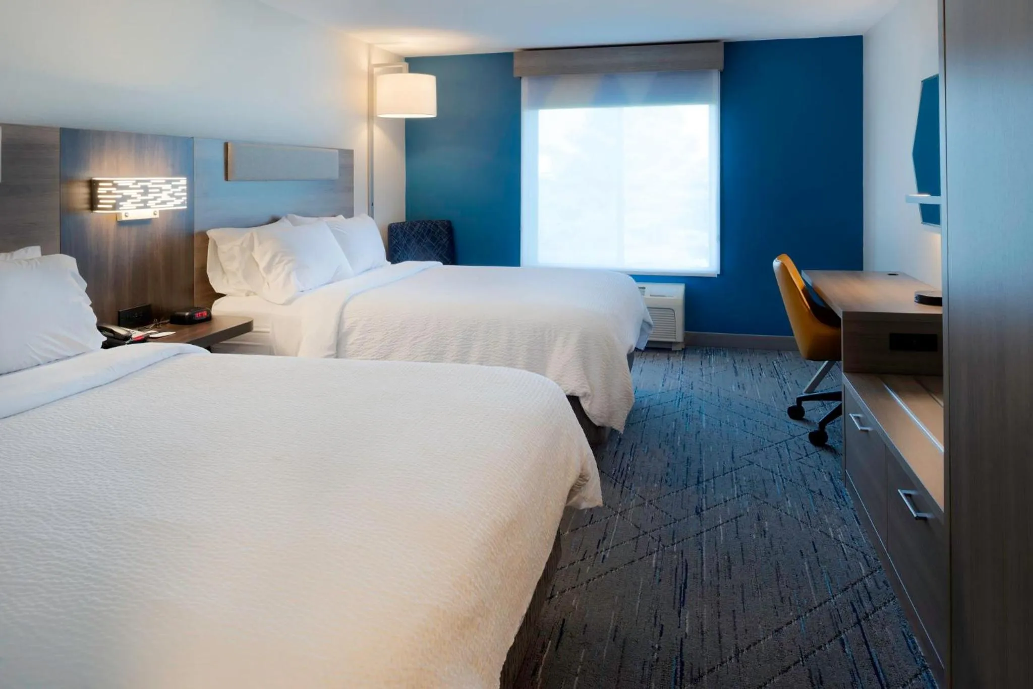 Photo of the whole room, Bed in Holiday Inn Express Hotel & Suites Fort Atkinson by IHG