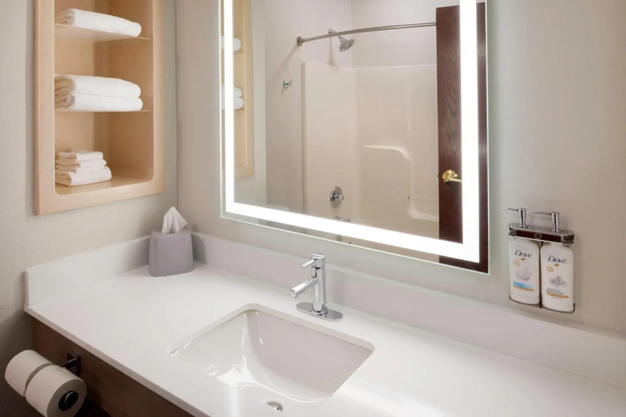 King Suite with Spa Bath in Holiday Inn Express Hotel & Suites Fort Atkinson by IHG King Suite with Spa Bath in Holiday Inn Express Hotel & Suites Fort Atkinson by IHG