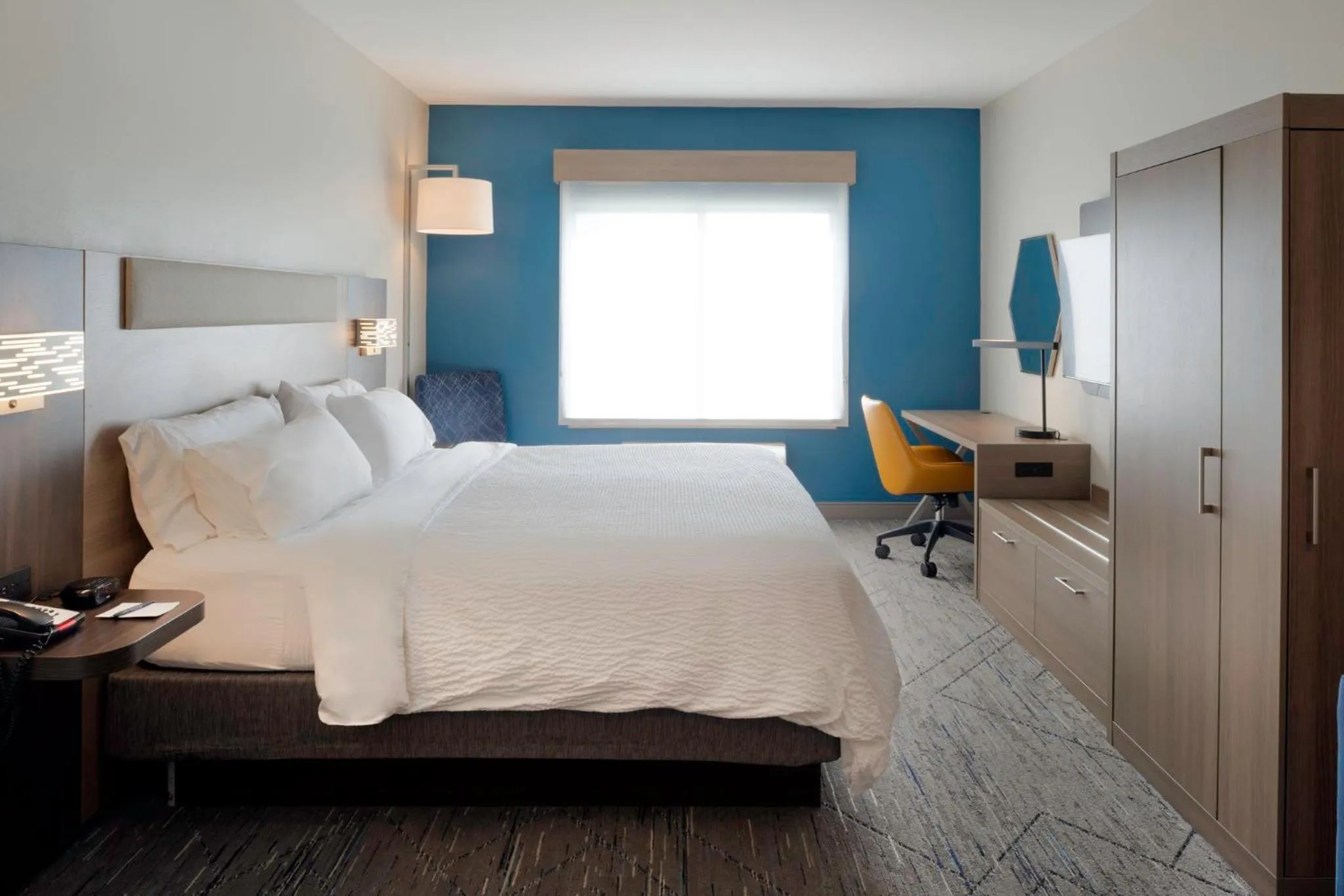 Photo of the whole room, Bed in Holiday Inn Express Hotel & Suites Fort Atkinson by IHG