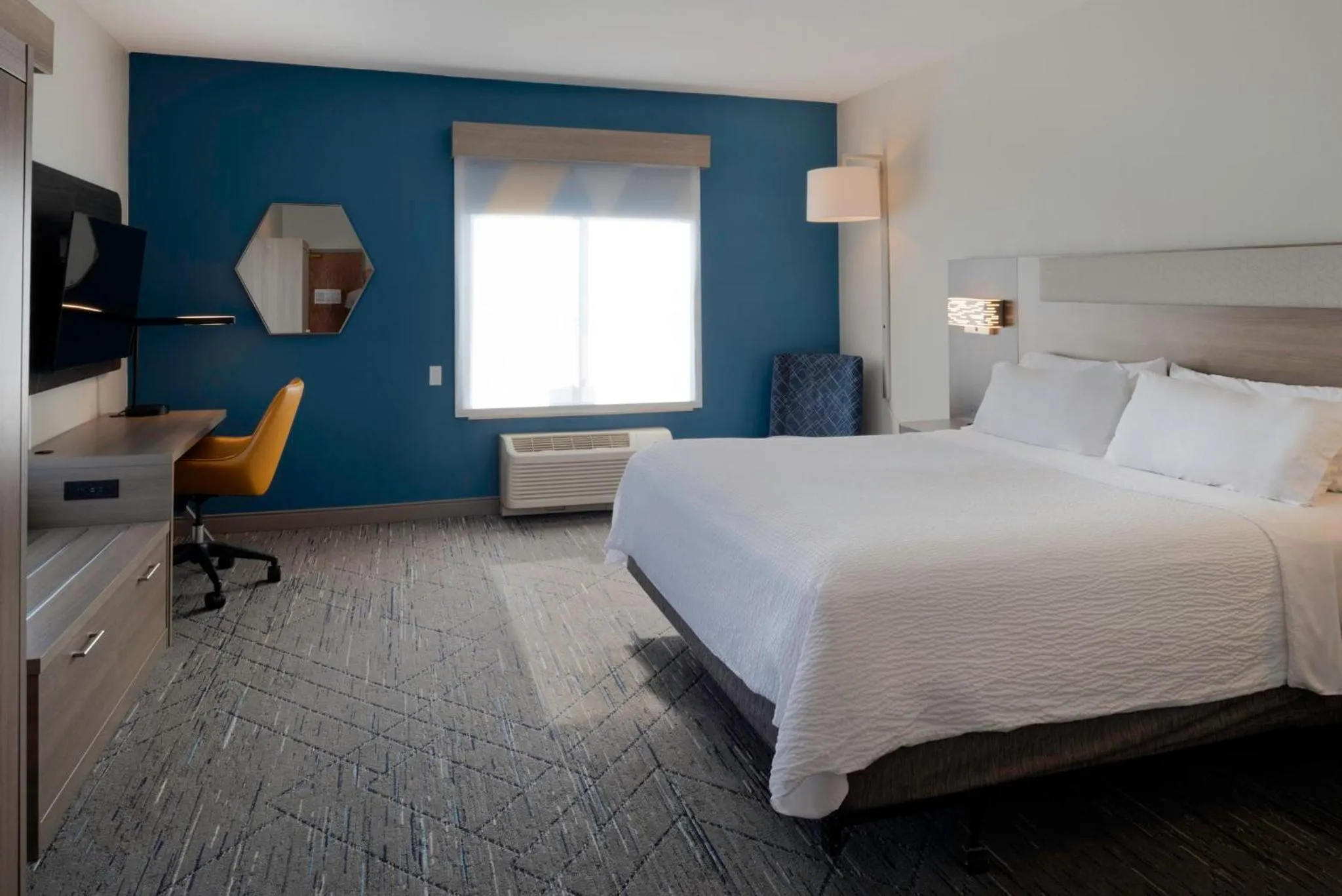 Photo of the whole room, Bed in Holiday Inn Express Hotel & Suites Fort Atkinson by IHG