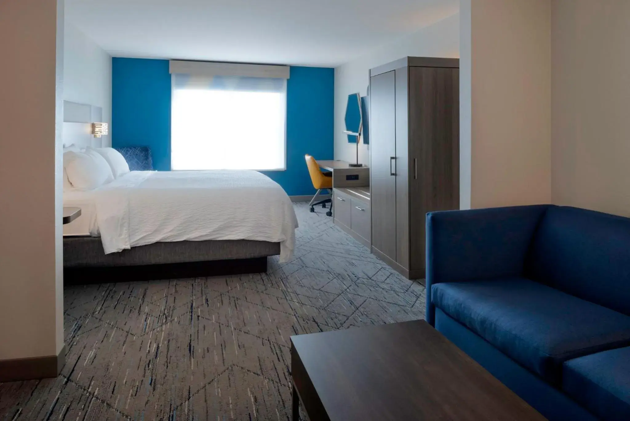 King Suite in Holiday Inn Express Hotel & Suites Fort Atkinson by IHG King Suite in Holiday Inn Express Hotel & Suites Fort Atkinson by IHG