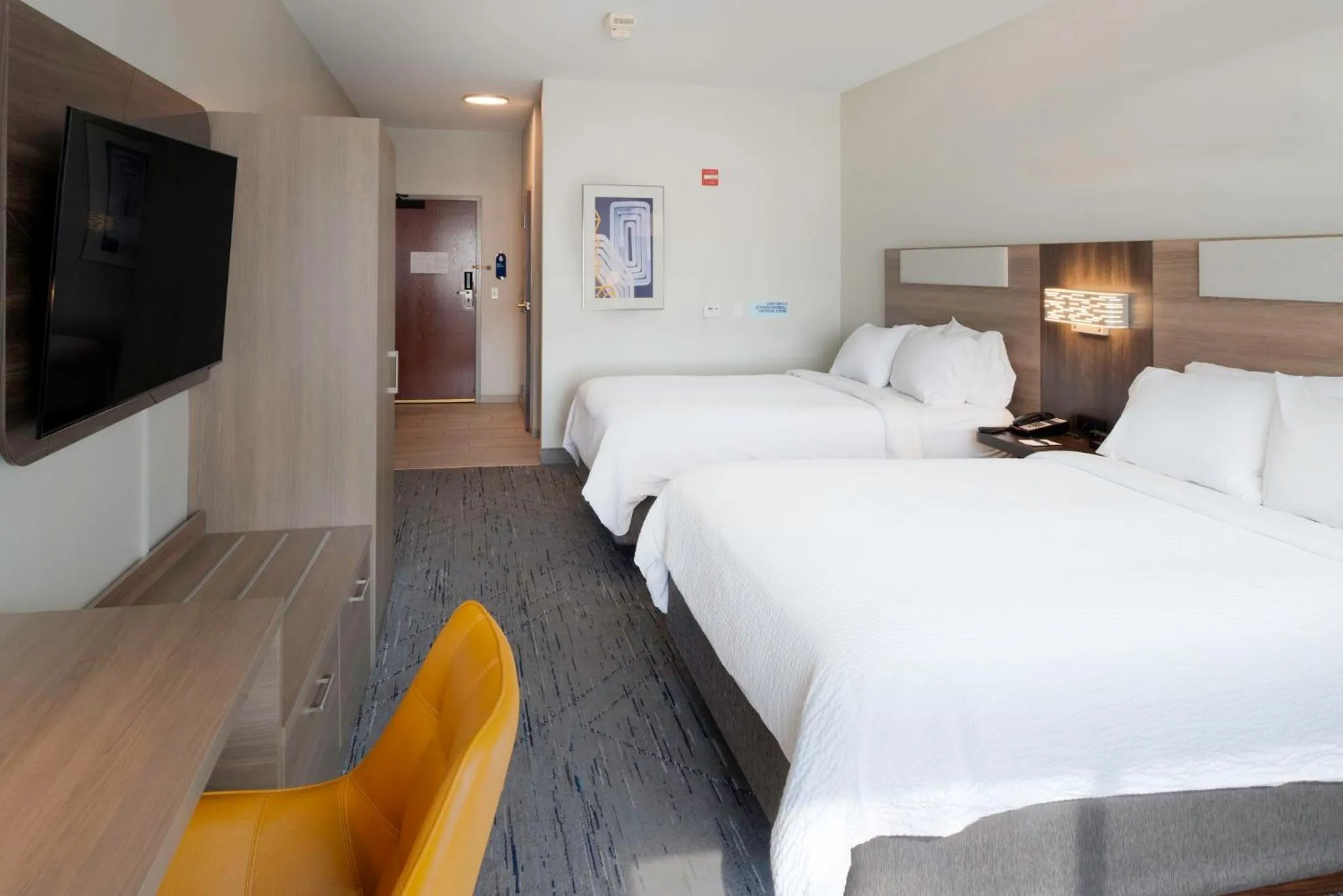 Photo of the whole room, Bed in Holiday Inn Express Hotel & Suites Fort Atkinson by IHG