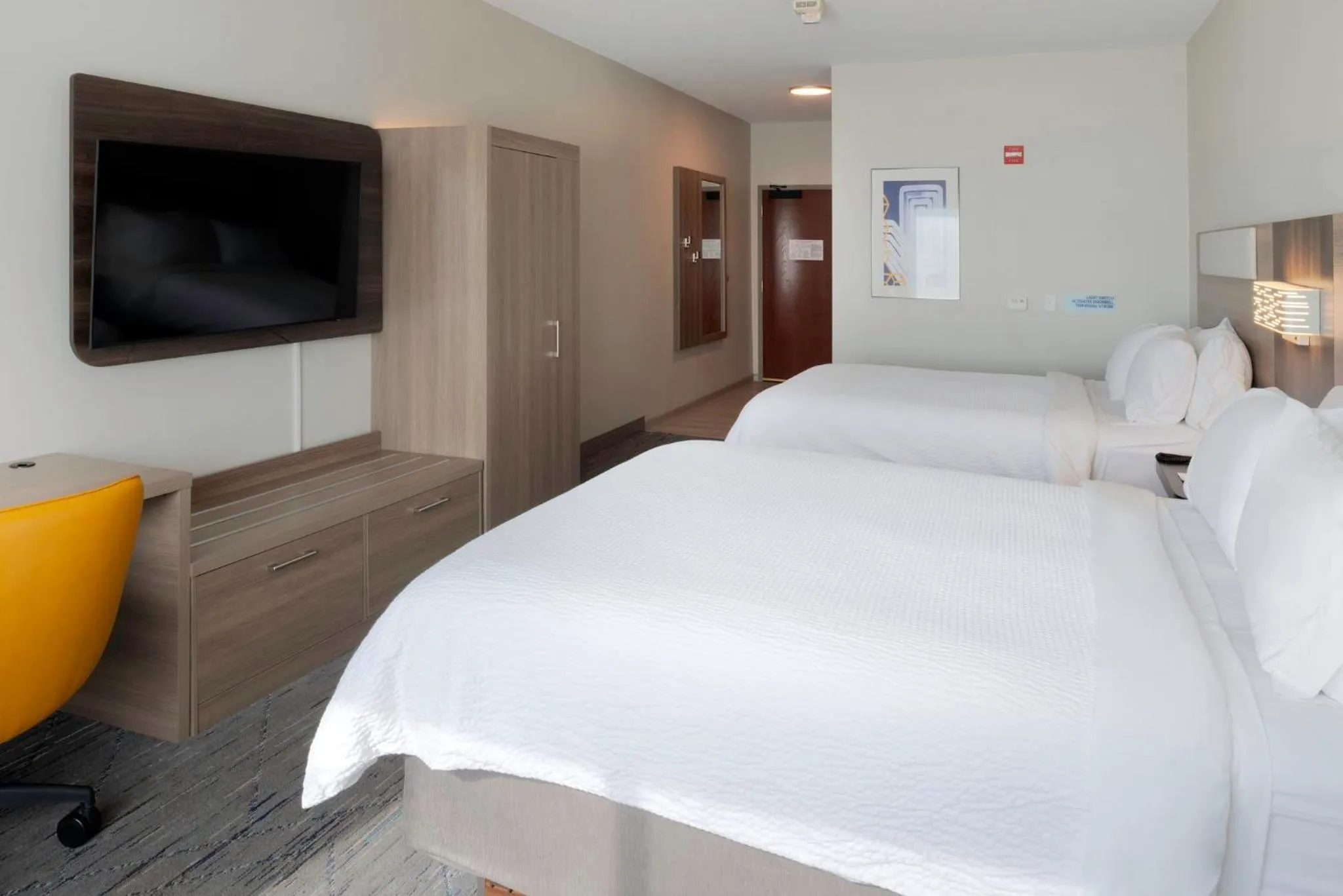 Photo of the whole room, Bed in Holiday Inn Express Hotel & Suites Fort Atkinson by IHG