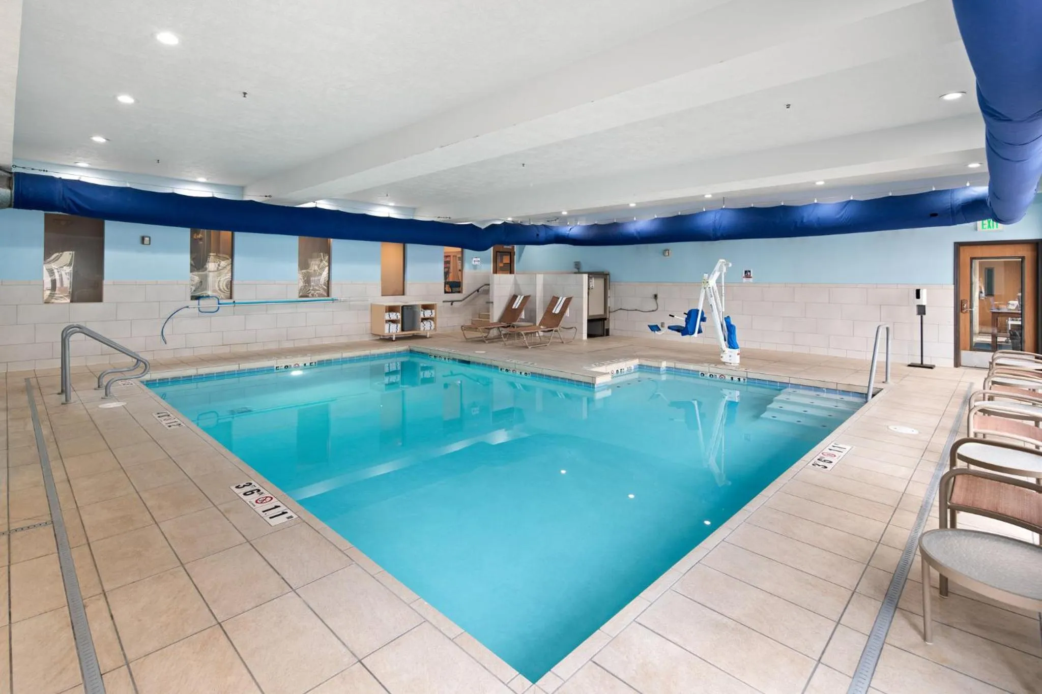 Swimming pool in Holiday Inn Express Hotel & Suites Coeur D'Alene I-90 Exit 11 by IHG
