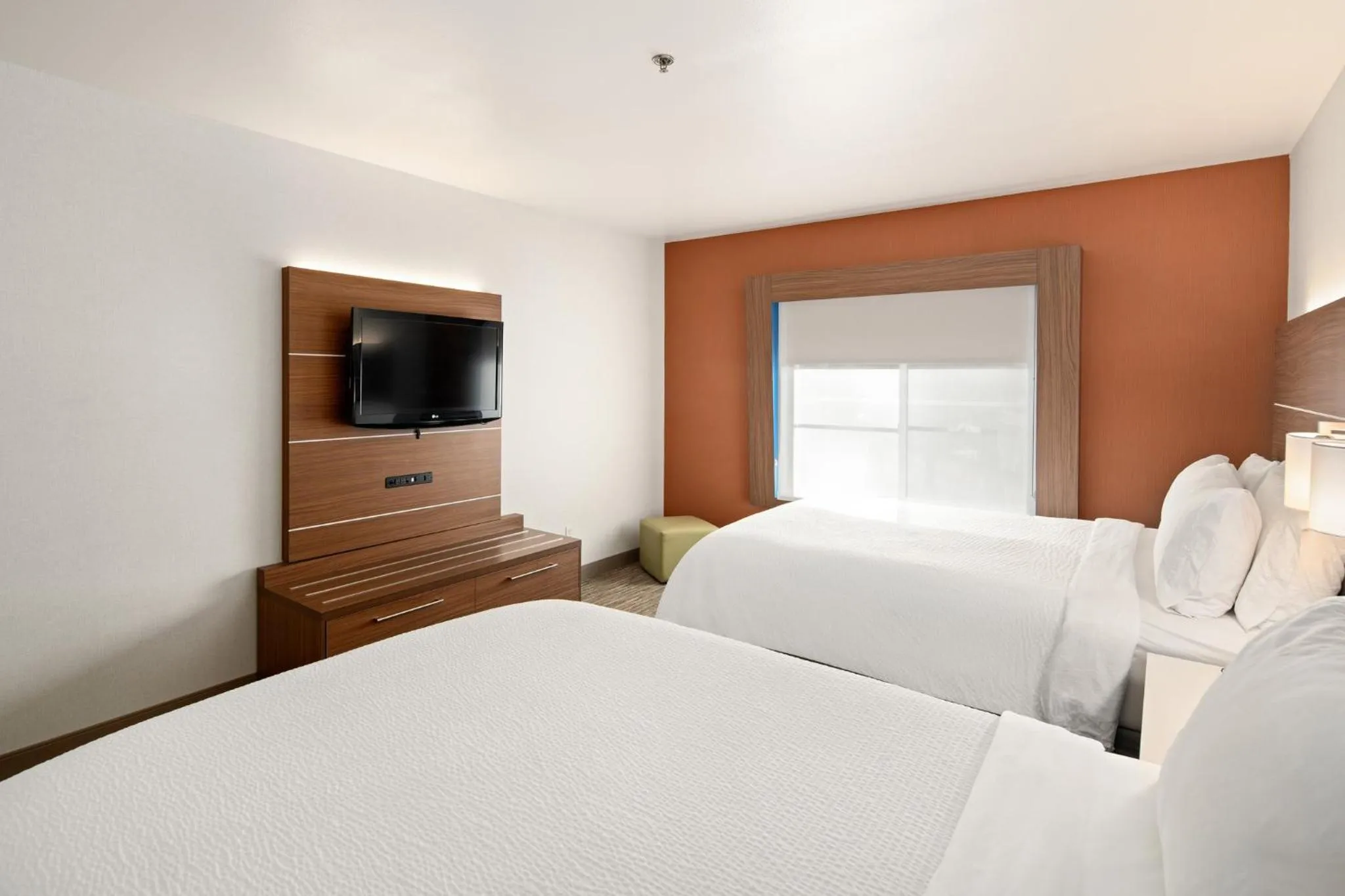 Photo of the whole room, Bed in Holiday Inn Express Hotel & Suites Coeur D'Alene I-90 Exit 11 by IHG