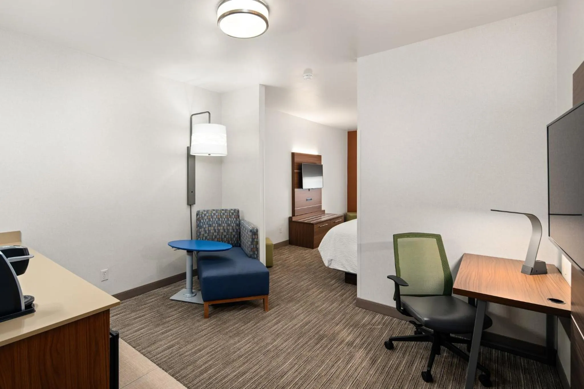 Photo of the whole room in Holiday Inn Express Hotel & Suites Coeur D'Alene I-90 Exit 11 by IHG