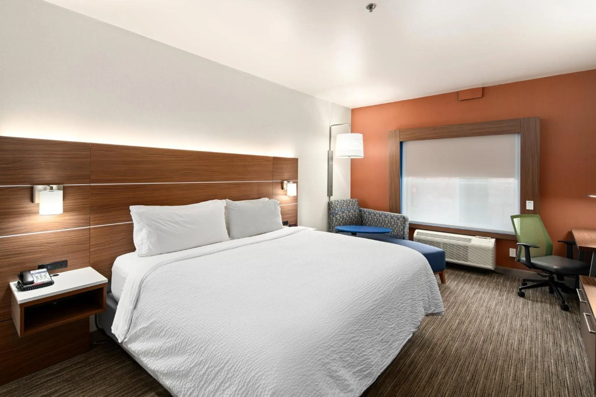 Photo of the whole room, Bed in Holiday Inn Express Hotel & Suites Coeur D'Alene I-90 Exit 11 by IHG