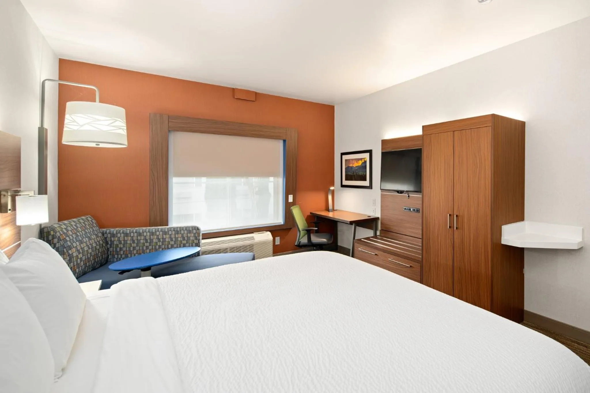 Photo of the whole room, Bed in Holiday Inn Express Hotel & Suites Coeur D'Alene I-90 Exit 11 by IHG