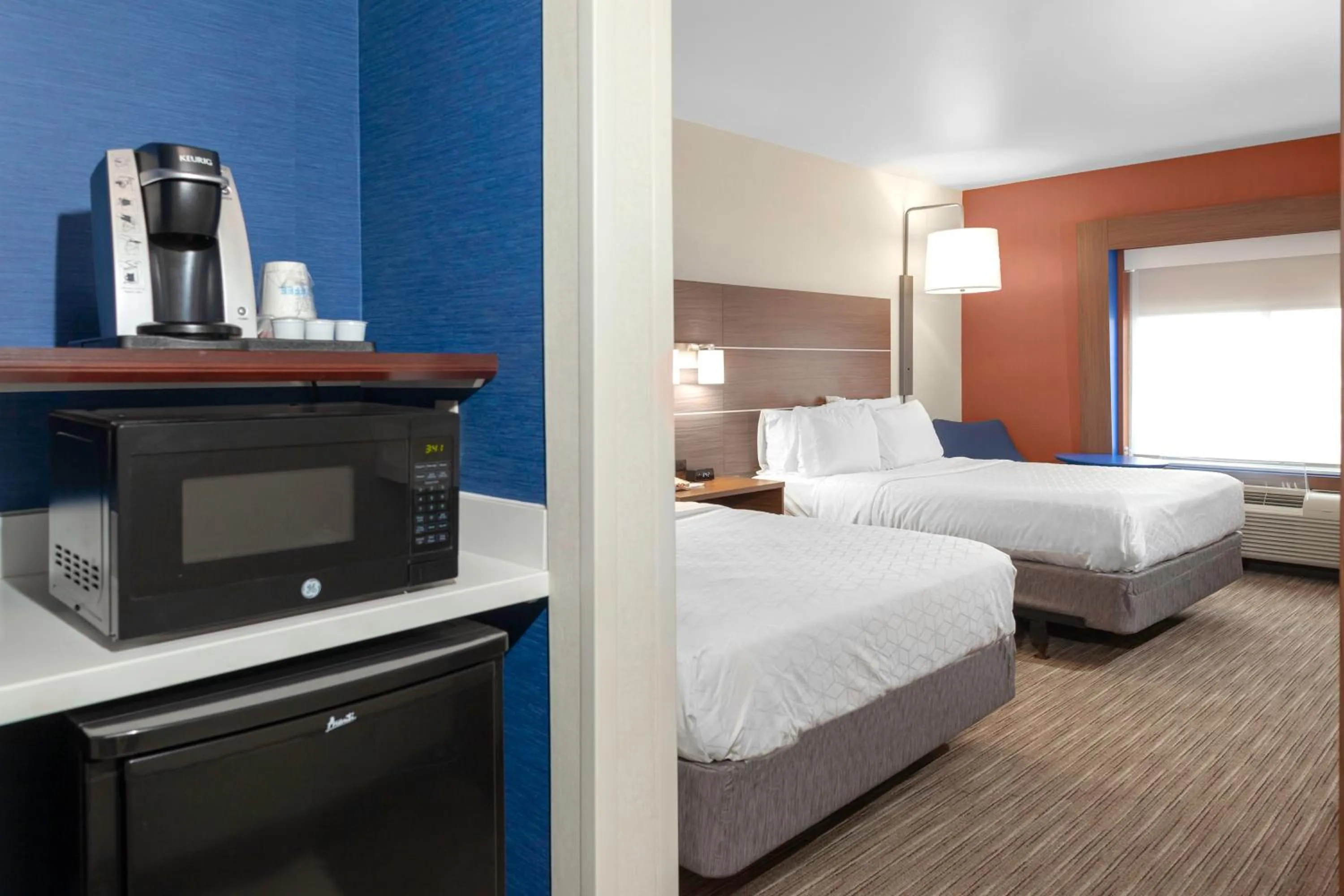 Two Queen Beds Hear Mobility Access Tub - Non-Smoking in Holiday Inn Express Hotel & Suites Coeur D'Alene I-90 Exit 11 by IHG