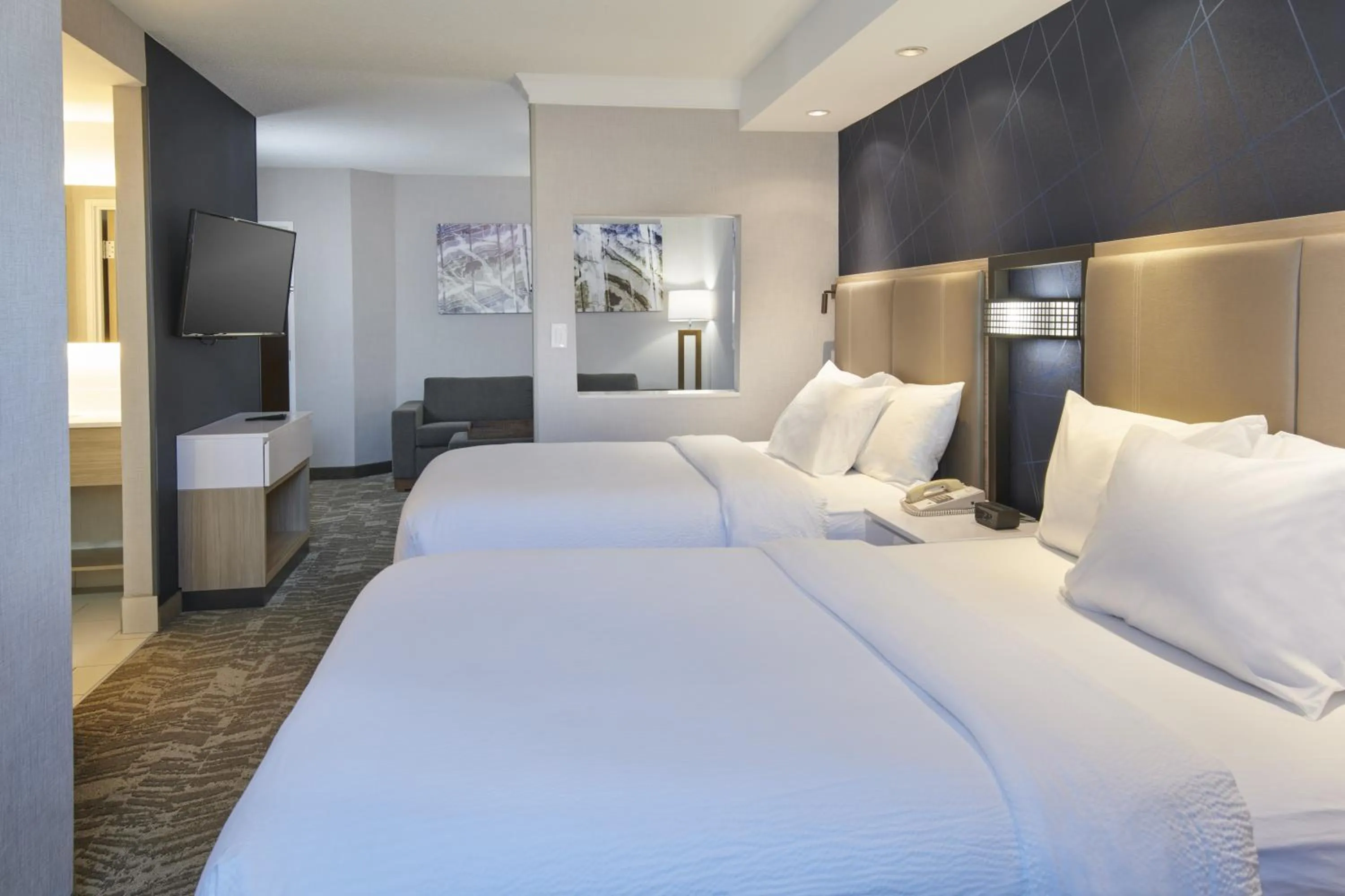 Bed in SpringHill Suites Detroit Southfield