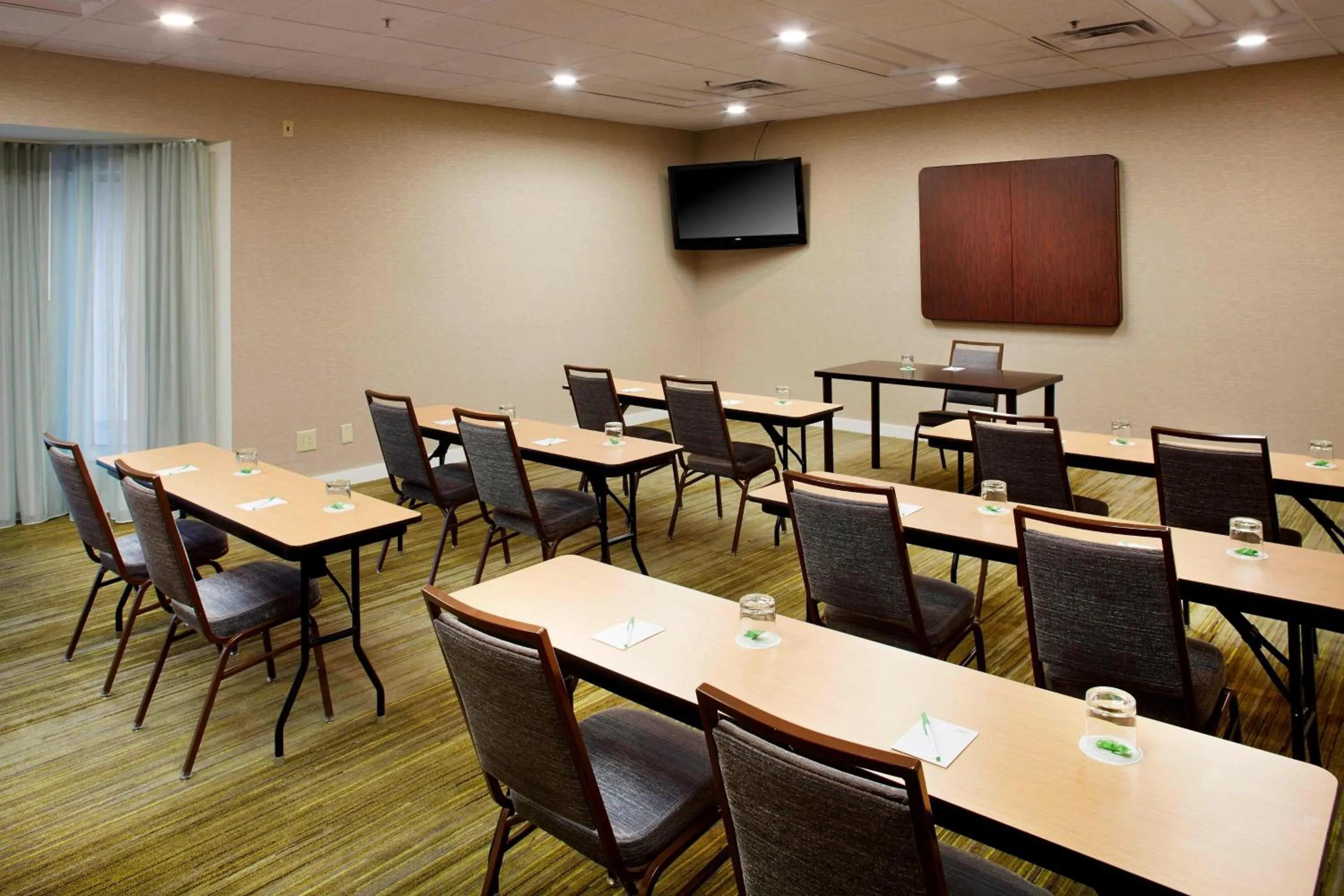 Meeting/conference room in Courtyard by Marriott Lansing