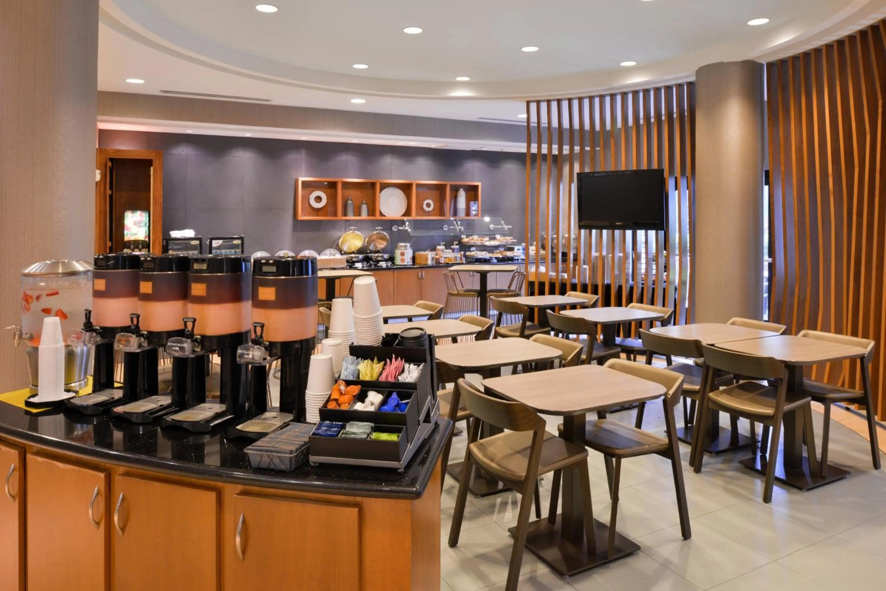 Breakfast in SpringHill Suites by Marriott Corona Riverside