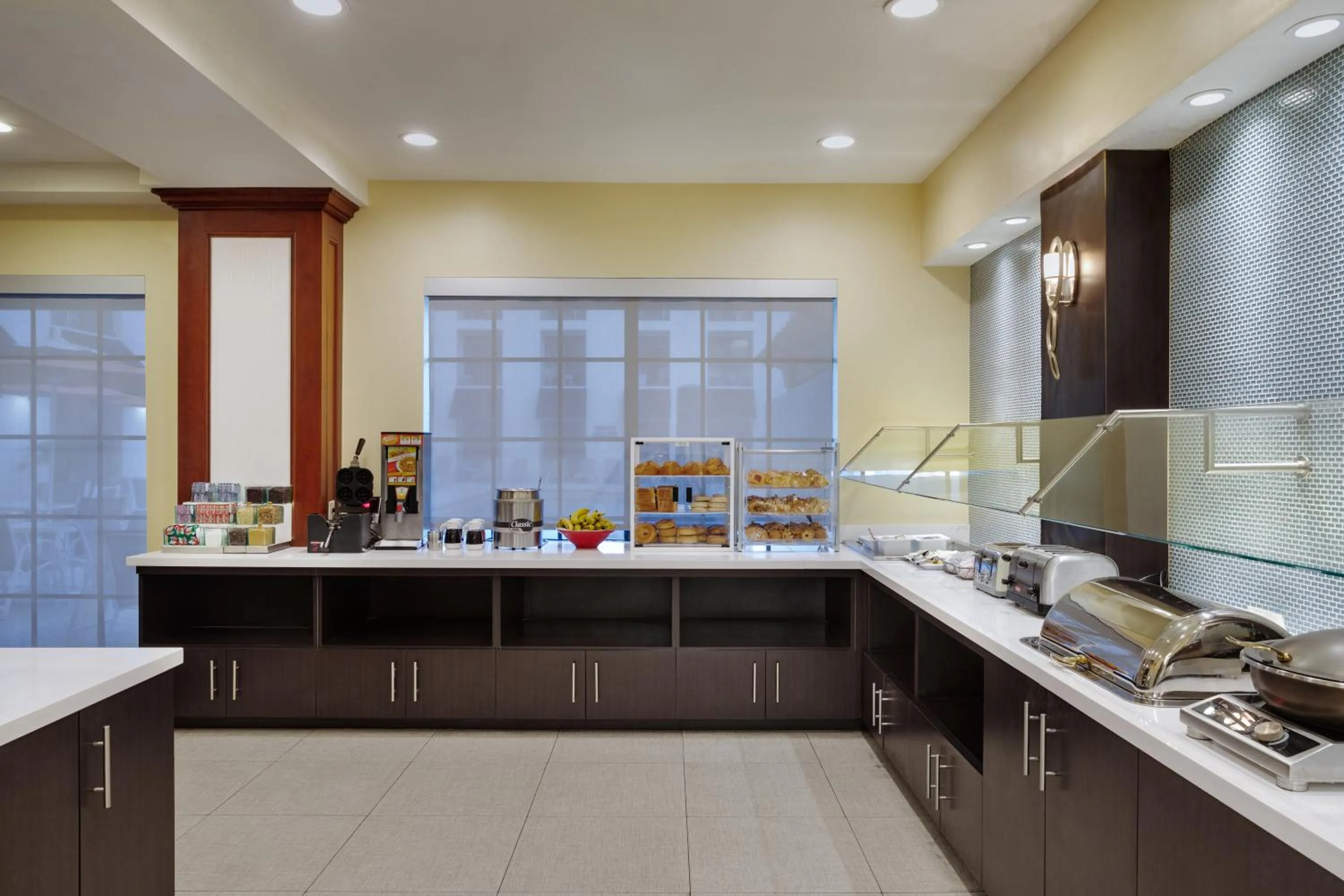 Breakfast in The Atlantic Suites on the Ave