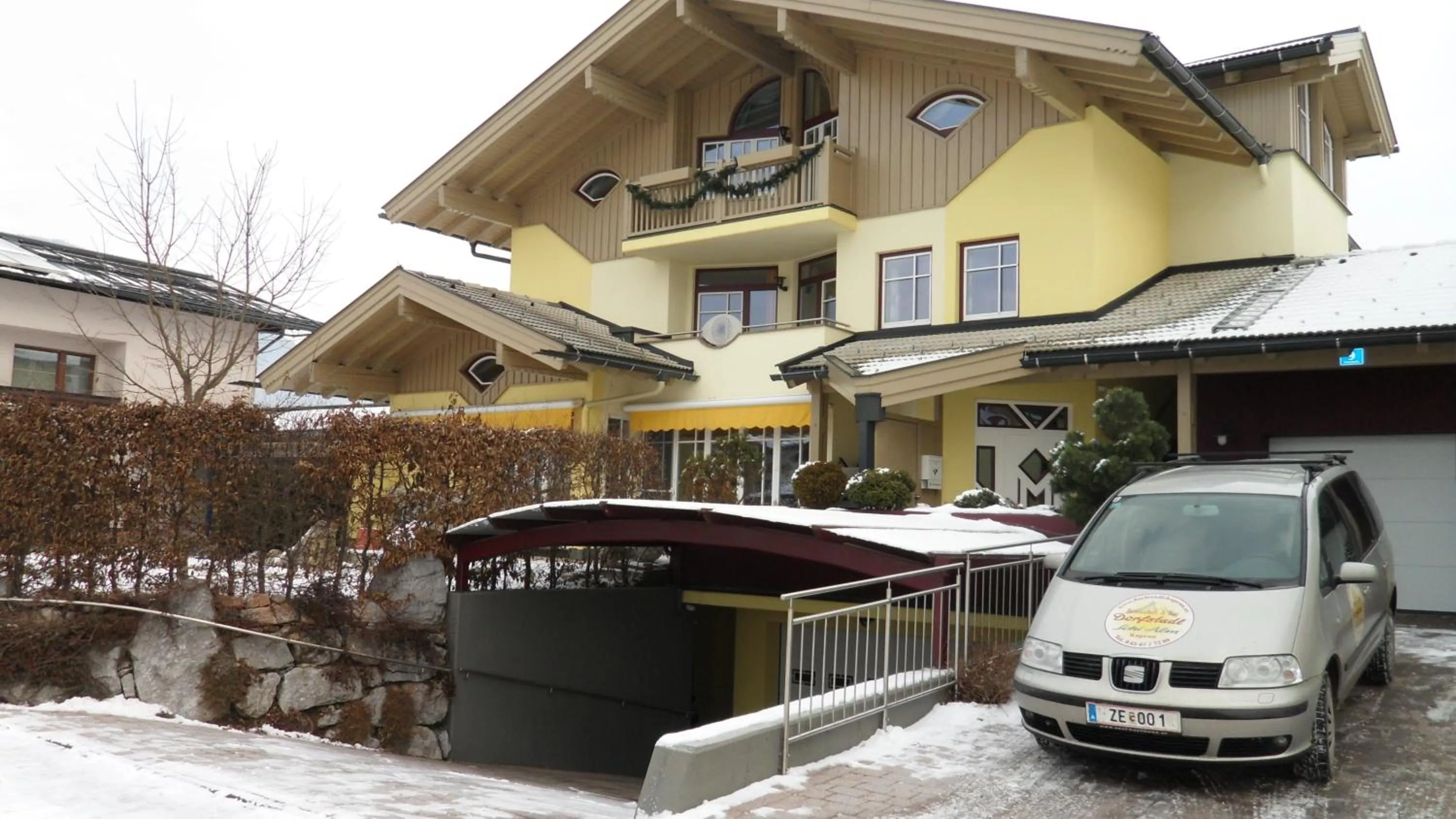 Property building in Villa Theresa