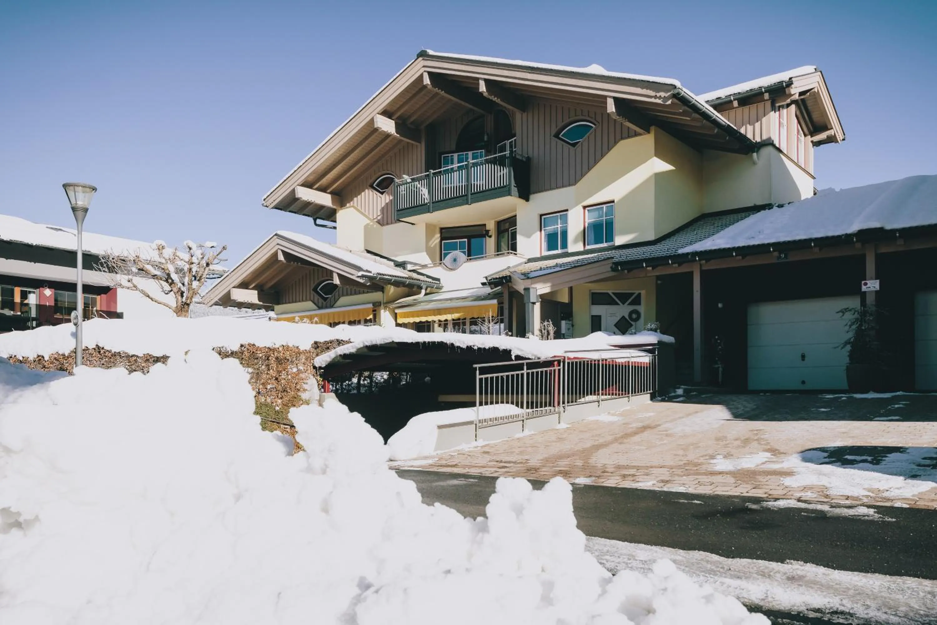 Property building in Villa Theresa