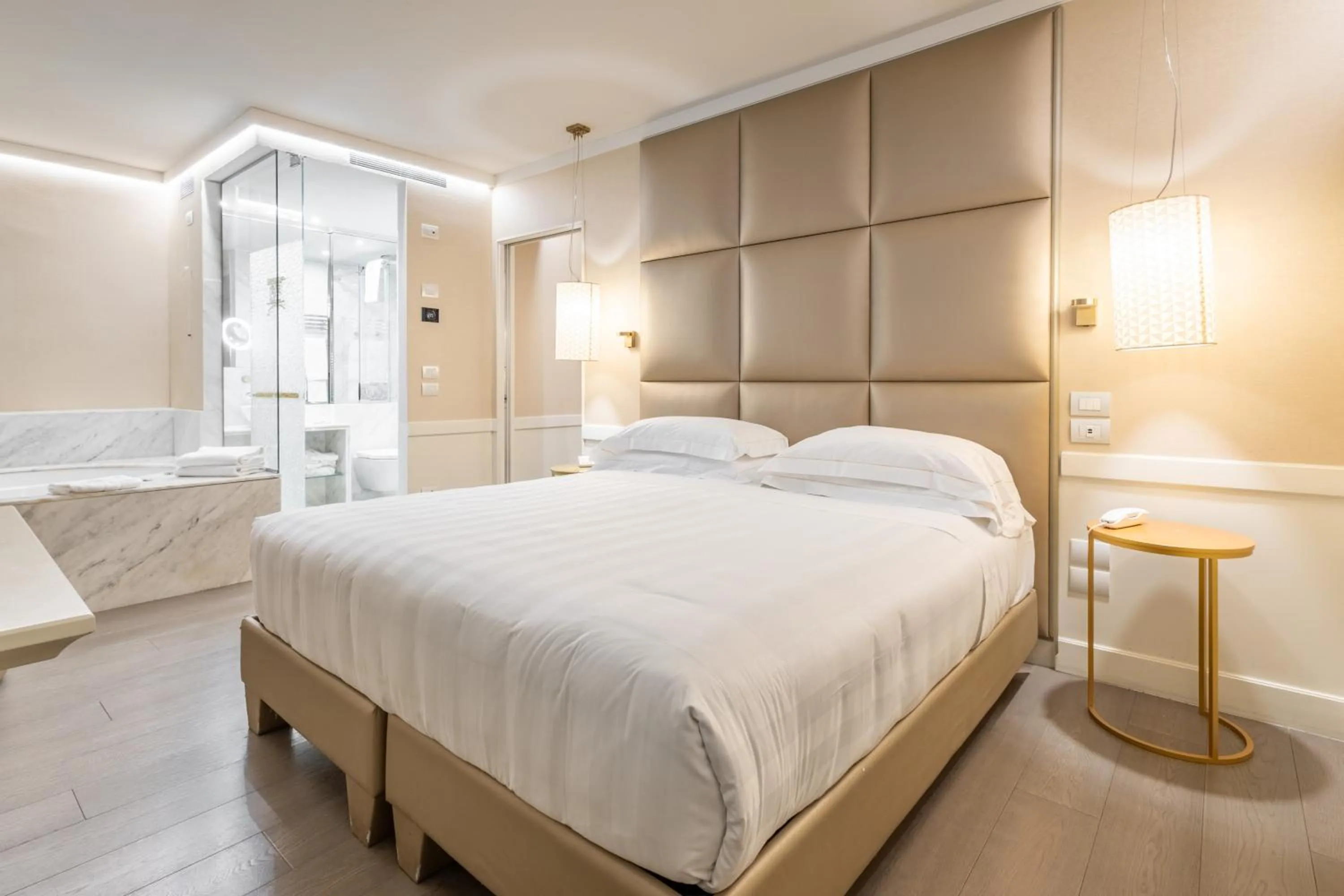 Bed in Ponte Vecchio Suites & Spa