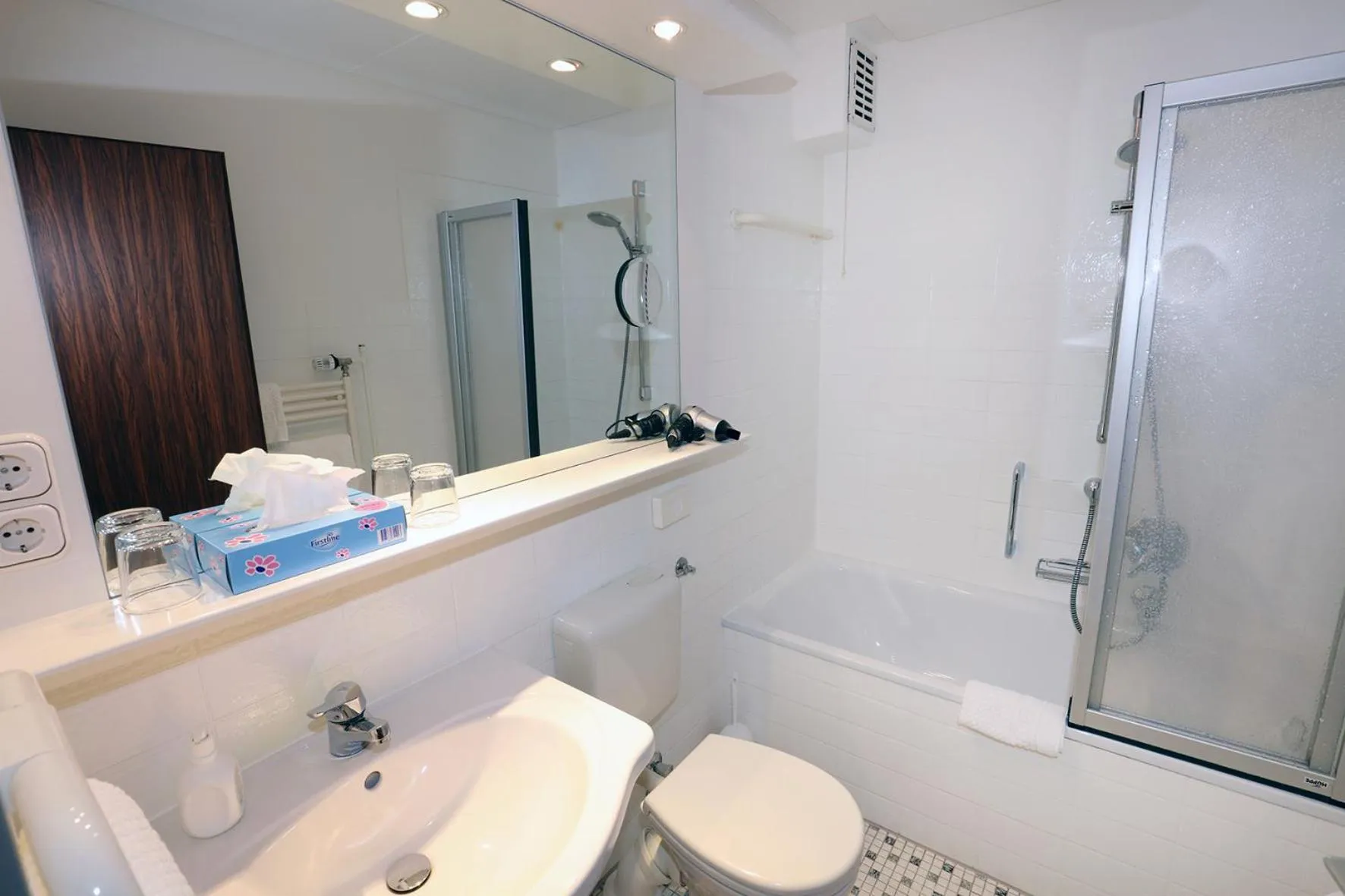 Bathroom in Hotel Kröger