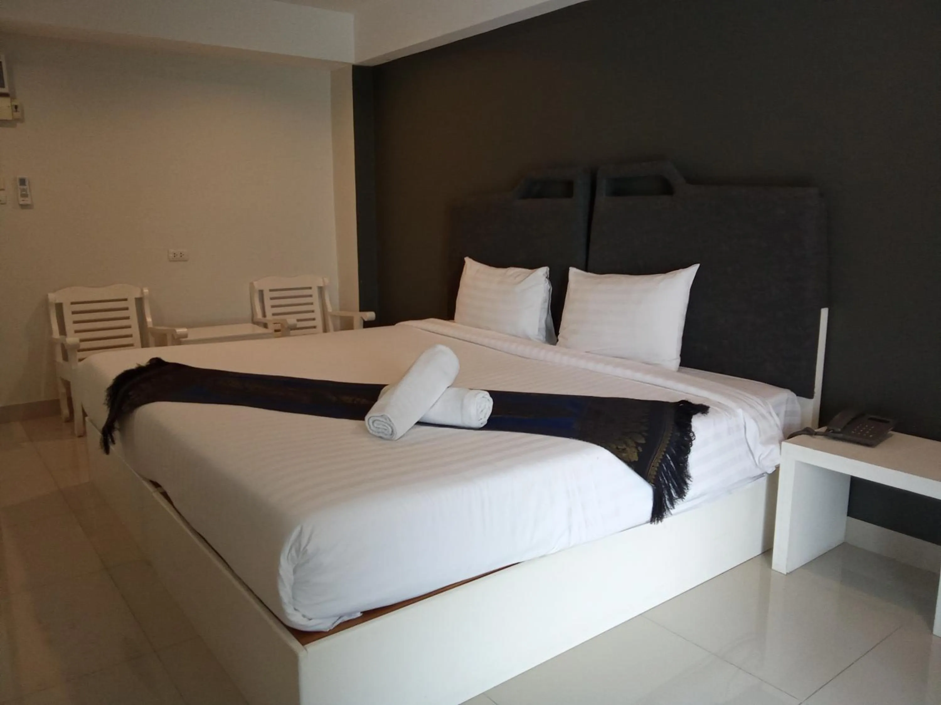 Bed in Sunny Residence