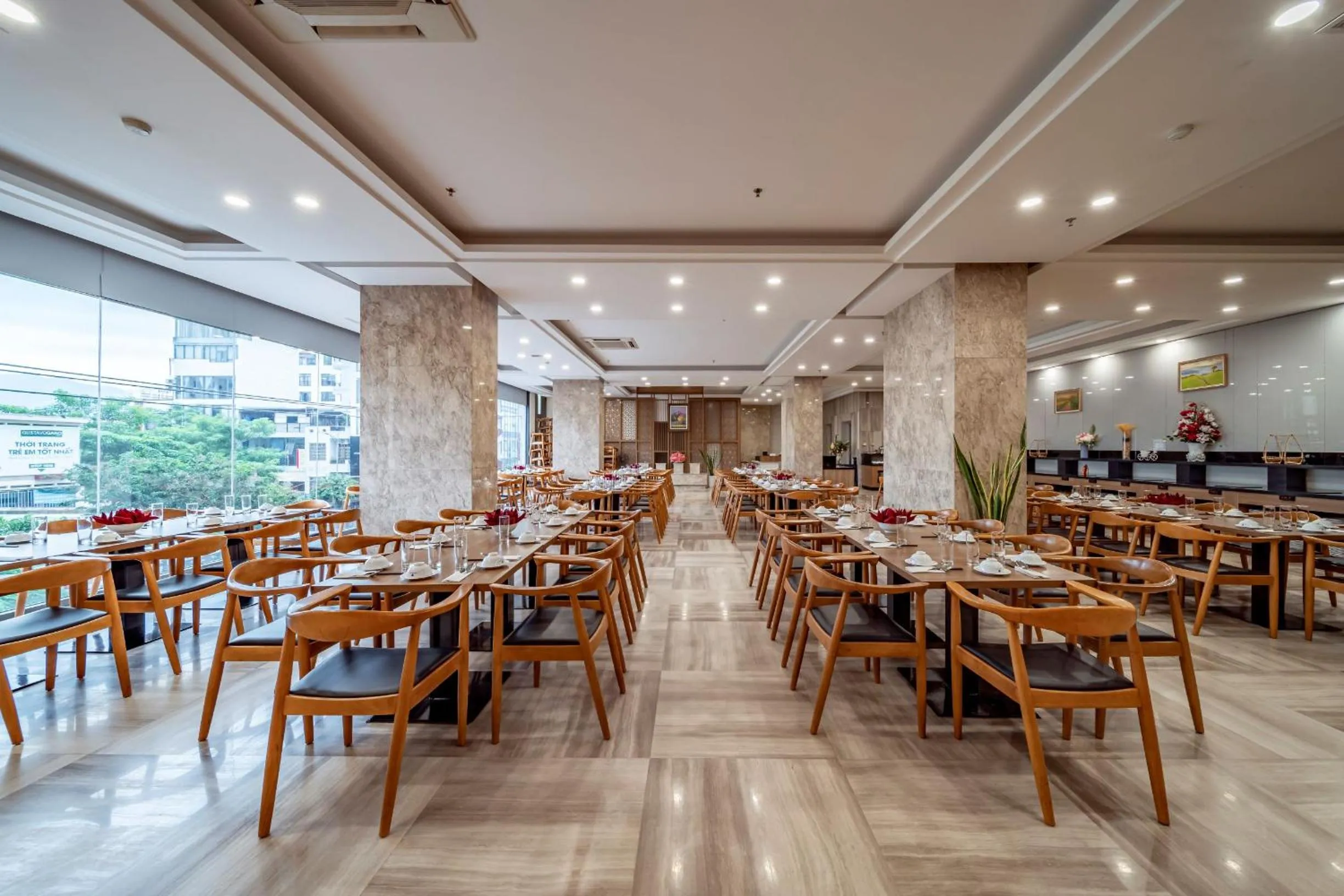 Restaurant/places to eat in Poseidon Nha Trang Hotel