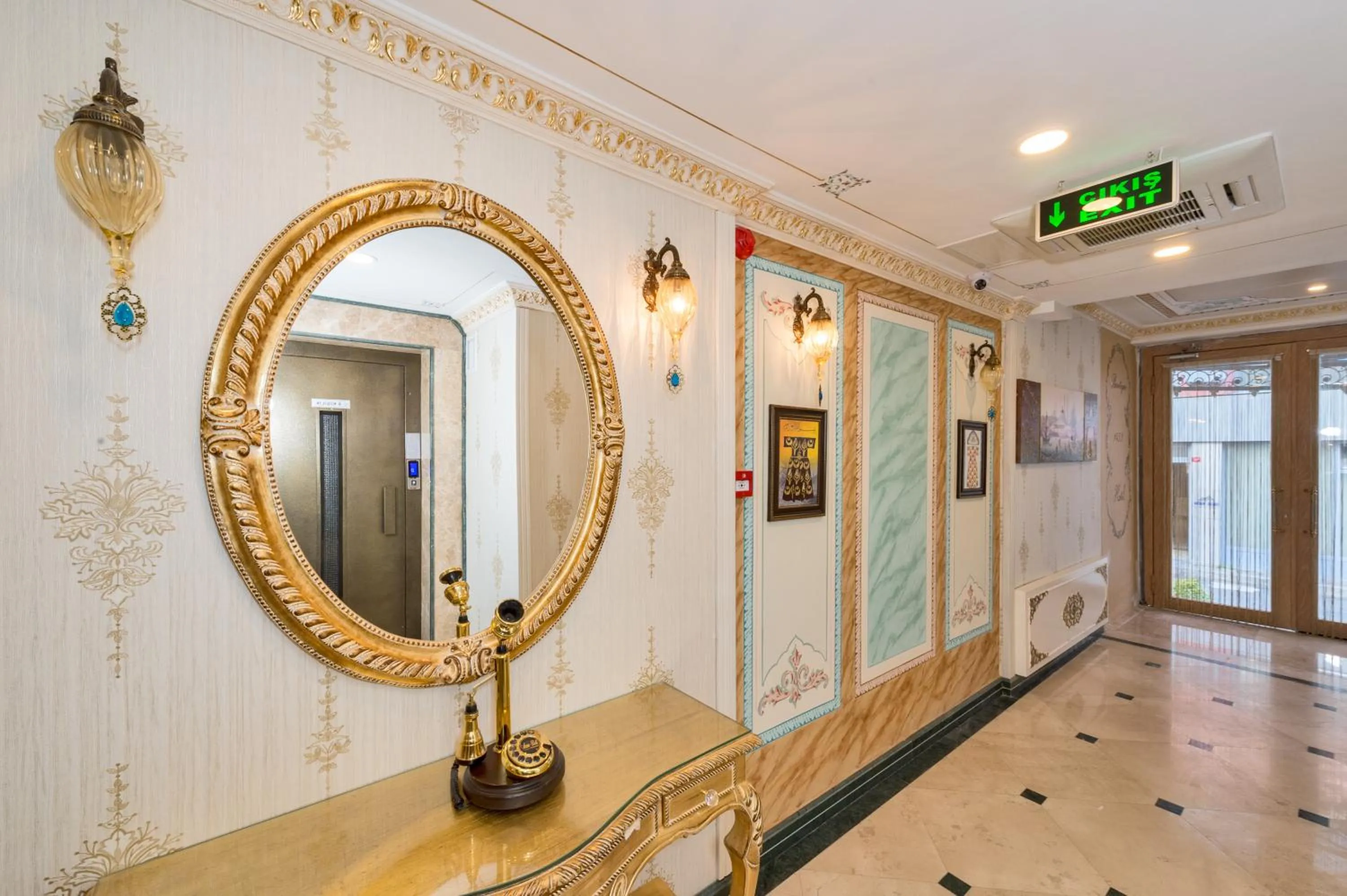 Facade/entrance in Hotel 1453