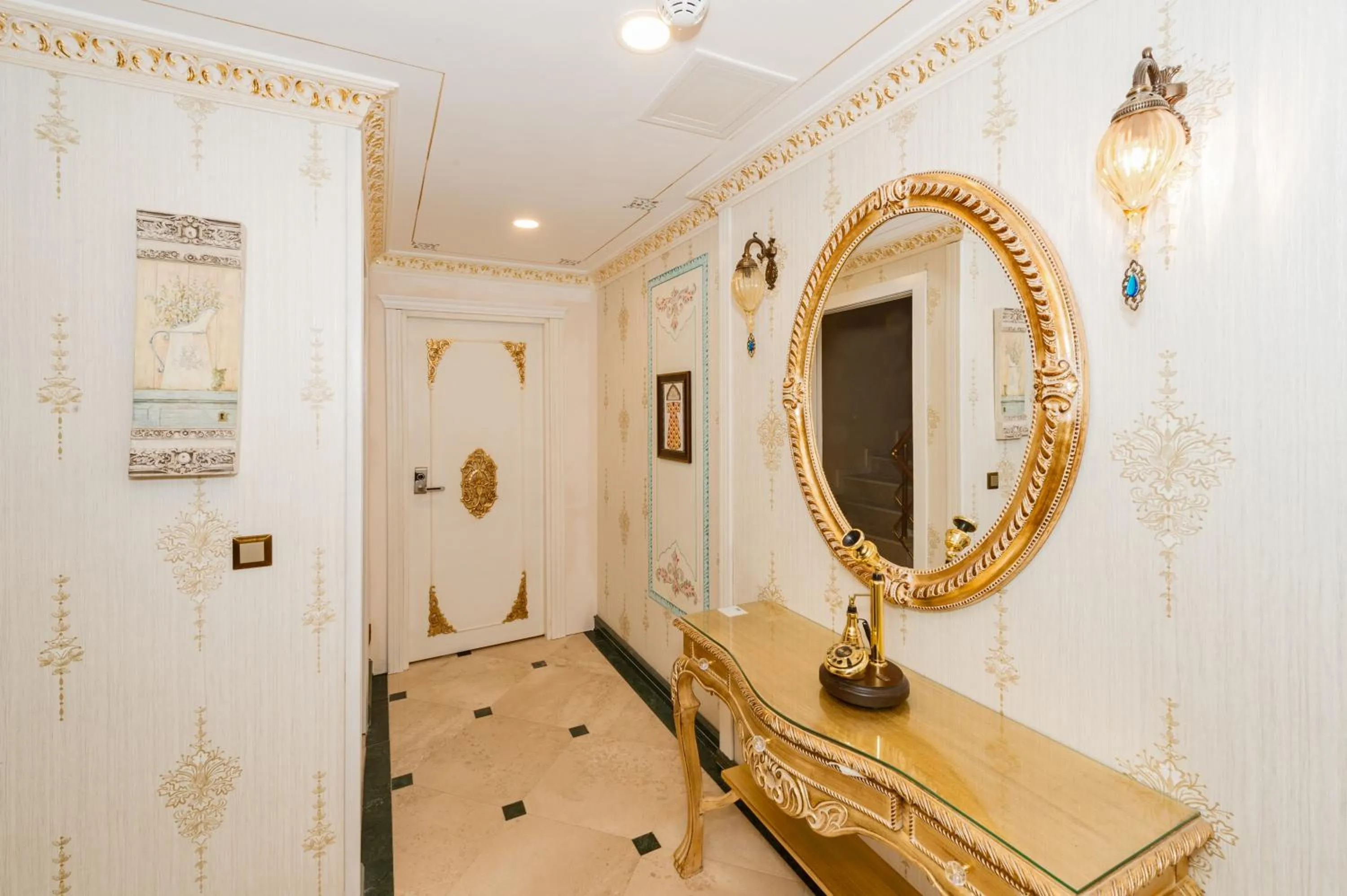 Summer in Hotel 1453