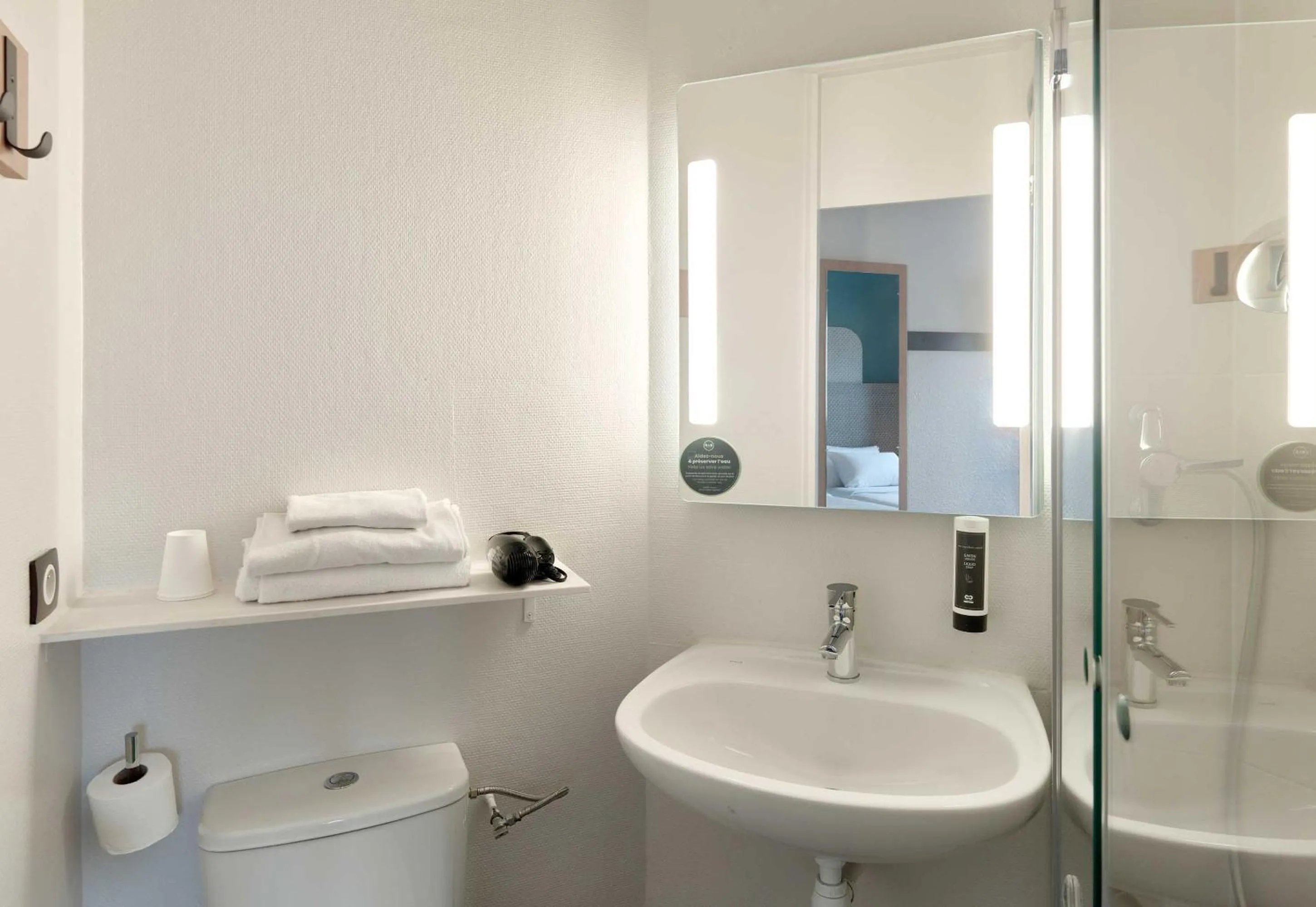 Bathroom in B&B HOTEL Noisy-le-Grand